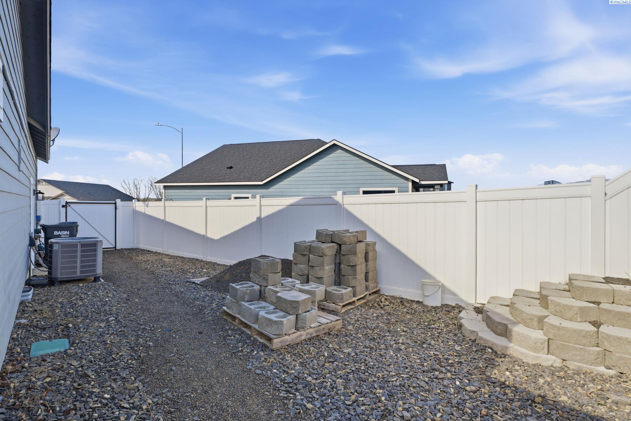 22 Molly Rose Ct, Prosser, WA 99350