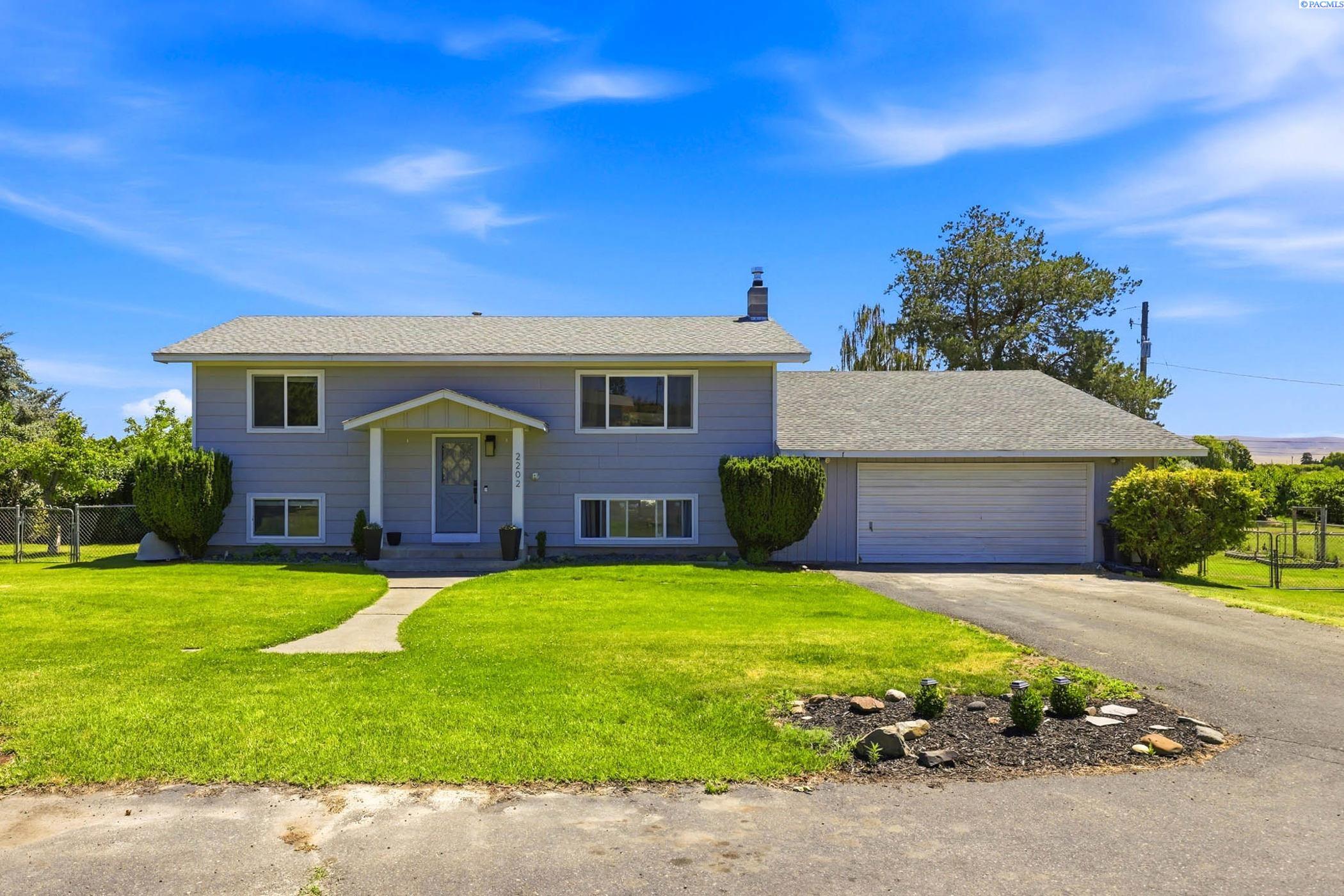 2202 Hill Drive, Grandview WA 98930