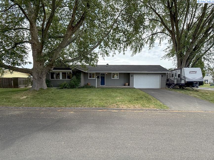 22 Tremont Dr, College Place, WA 99324