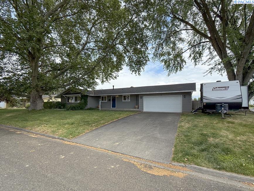 22 Tremont Dr, College Place, WA 99324