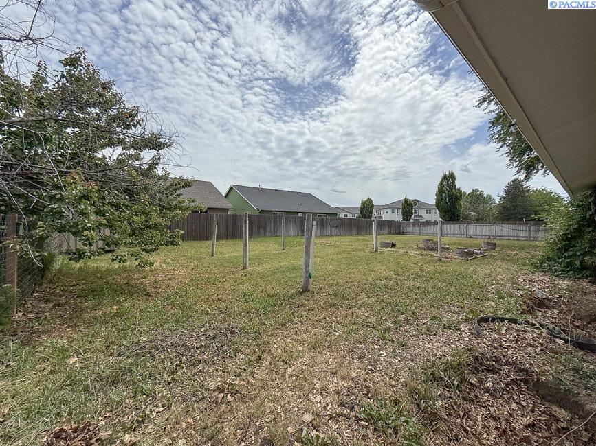 22 Tremont Dr, College Place, WA 99324