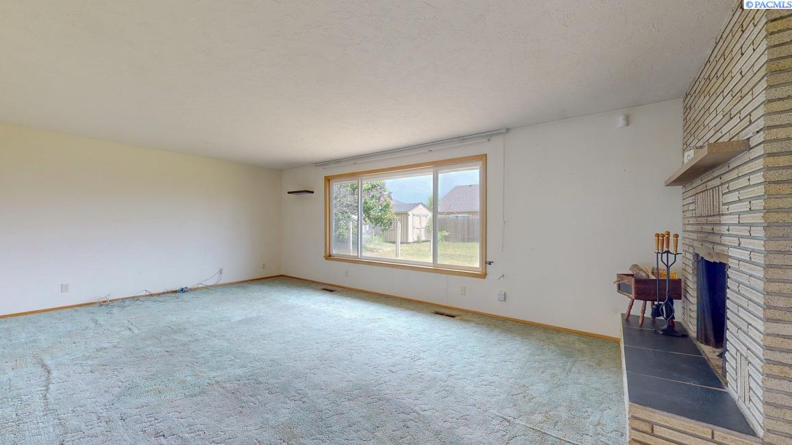 22 Tremont Dr, College Place, WA 99324