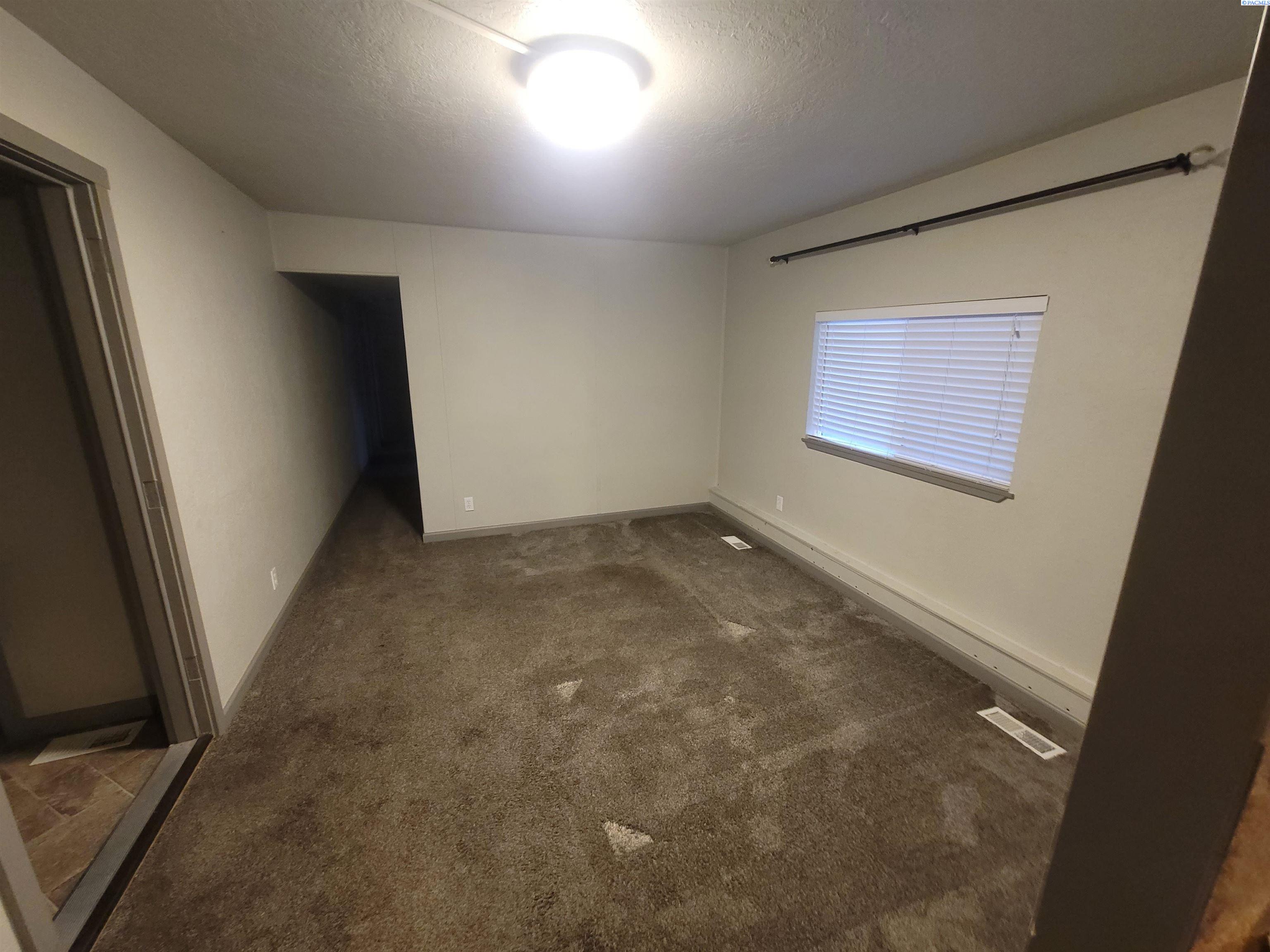 24524 Oak St, Kennewick, WA 99337