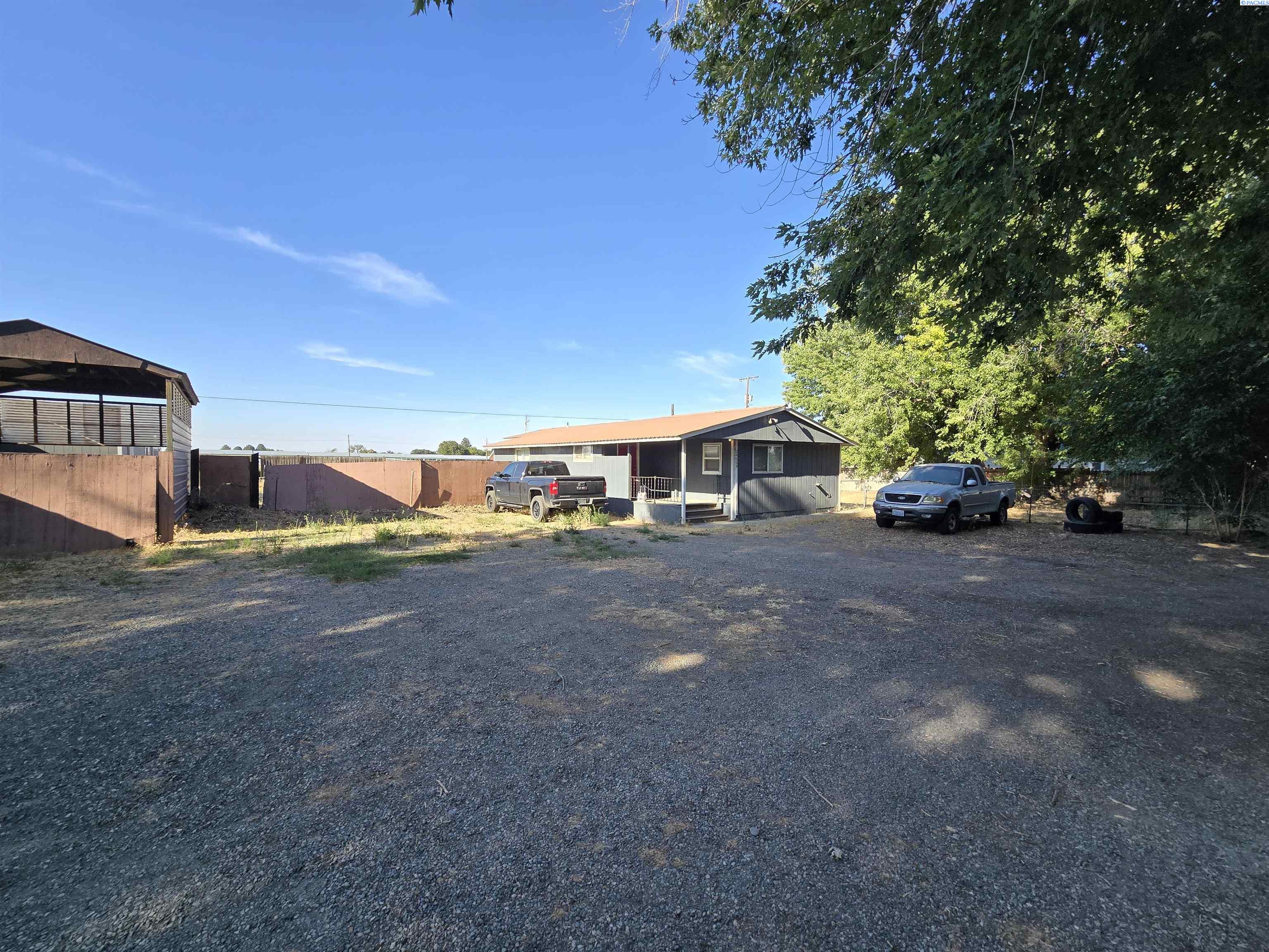 24524 S Oak St, Kennewick, WA 99337