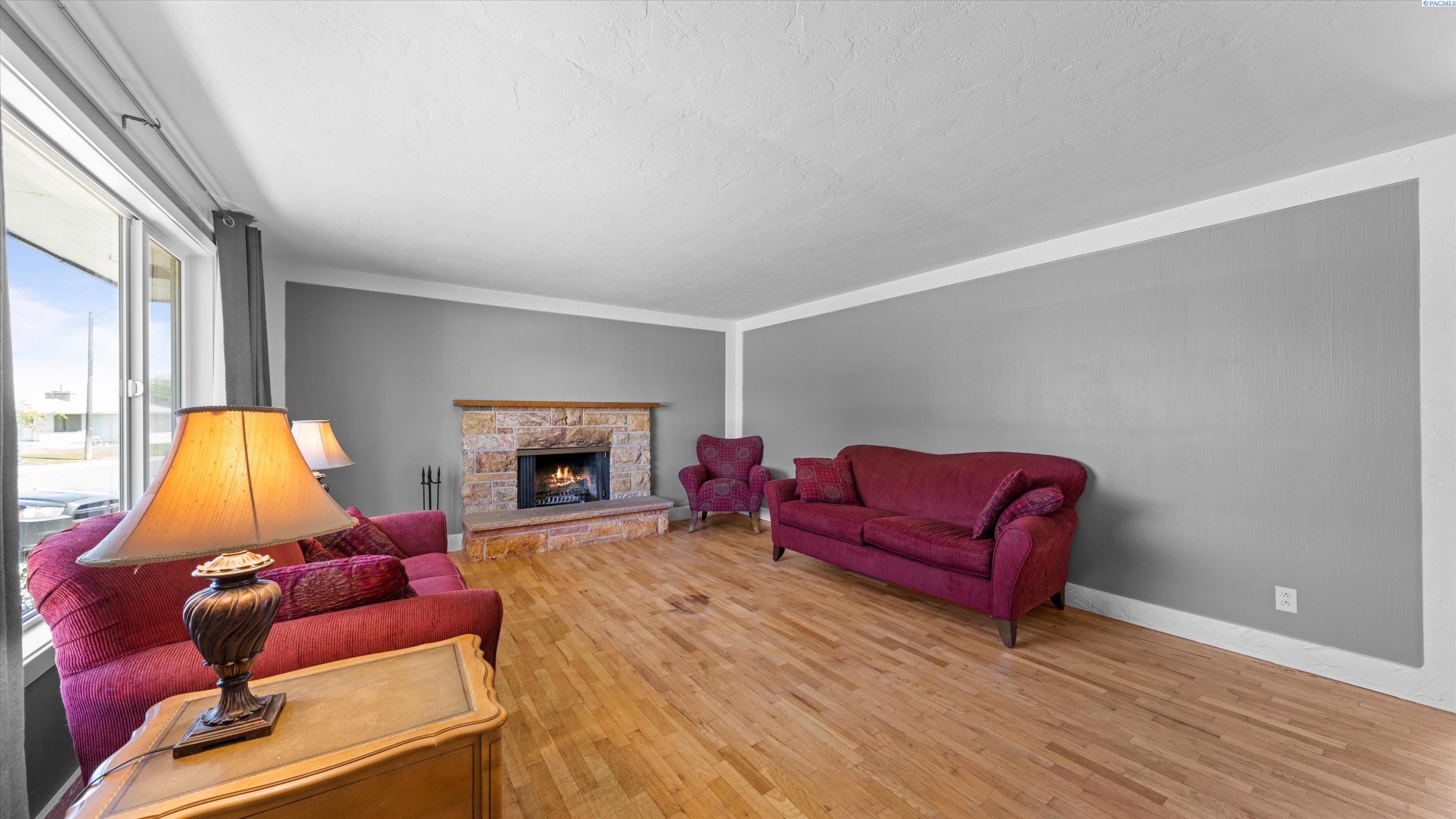 83 Cottonwood Dr, Richland, WA 99352