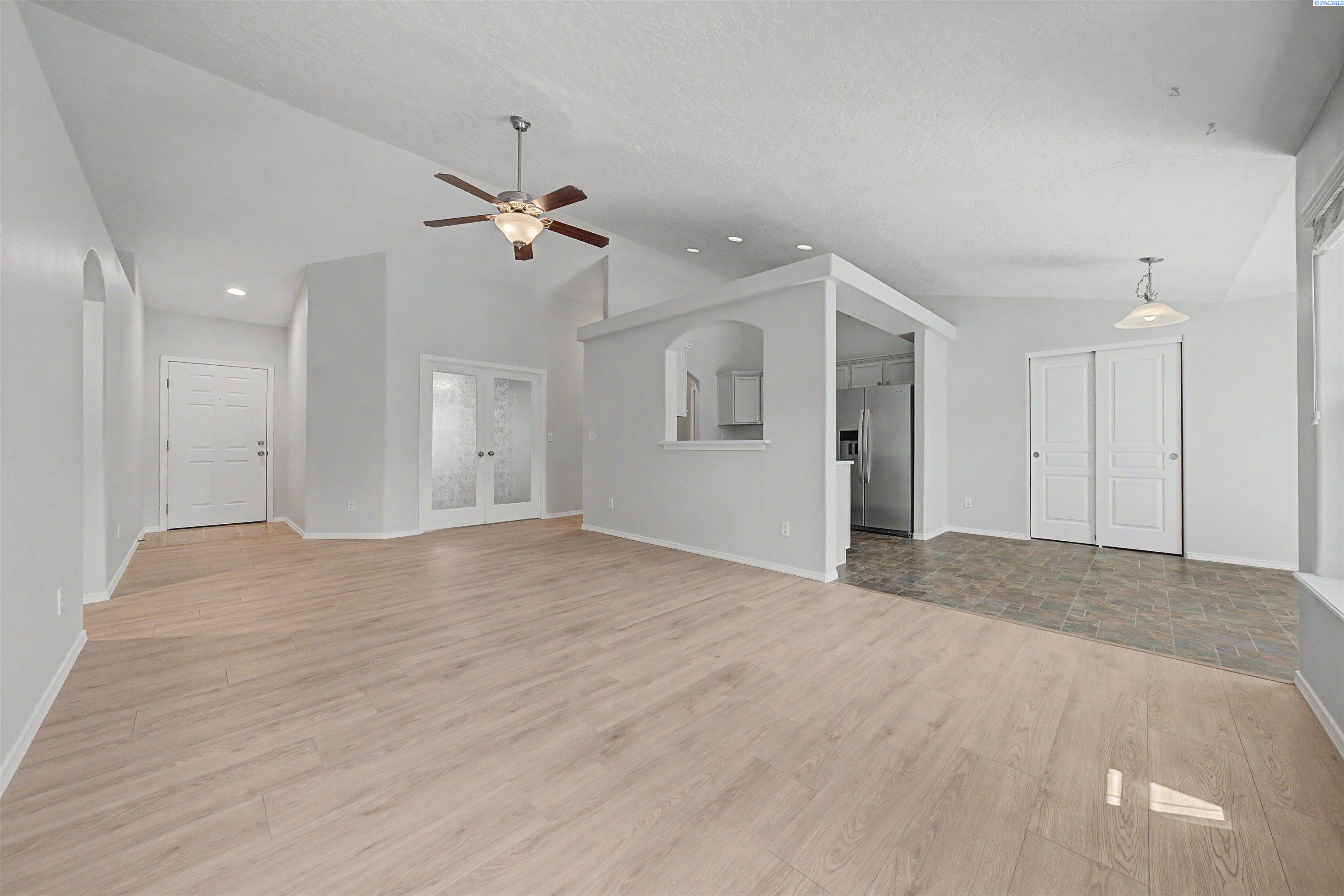 5929 Bluewood St, West Richland, WA 99353
