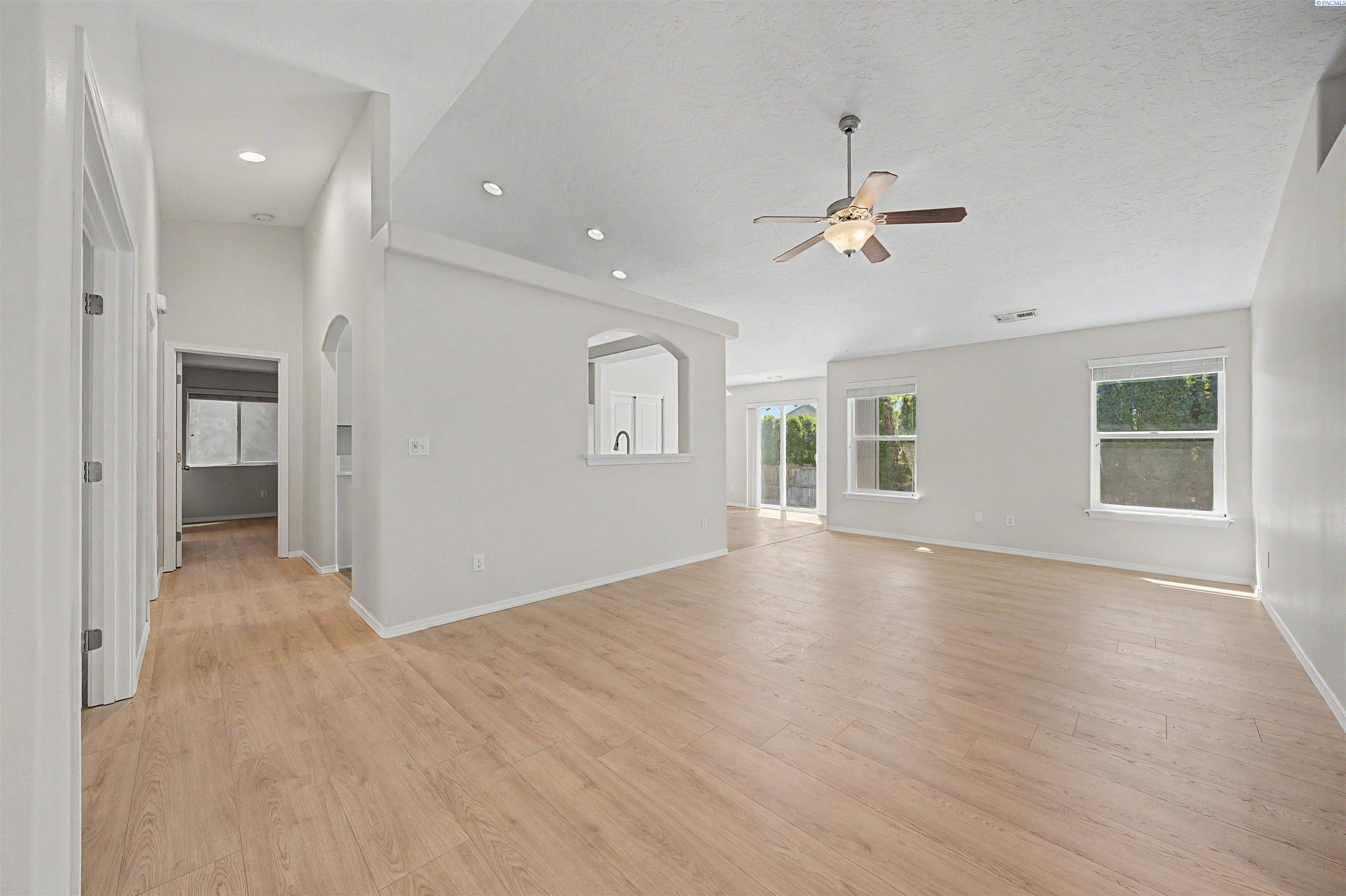 5929 Bluewood St, West Richland, WA 99353
