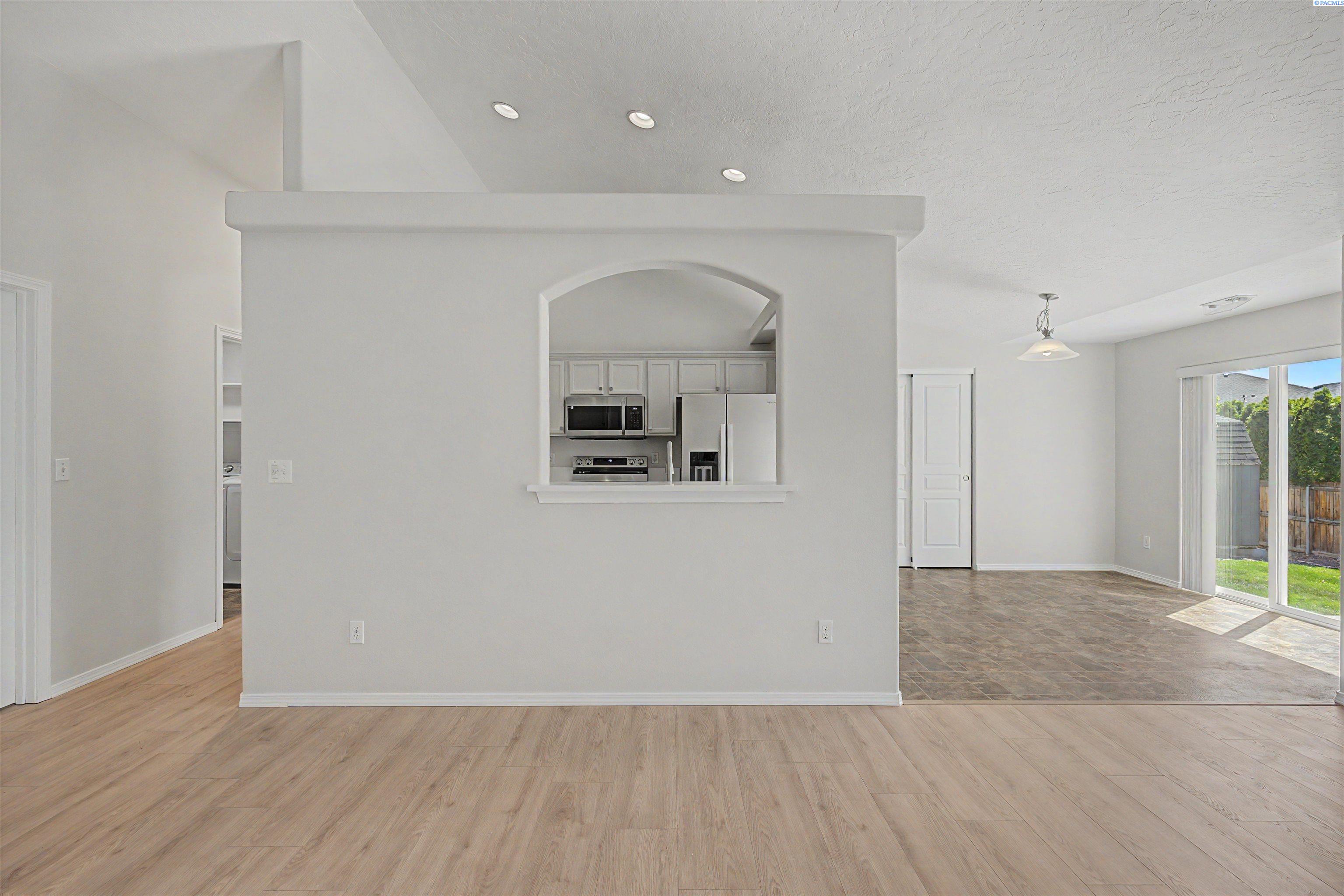 5929 Bluewood St, West Richland, WA 99353