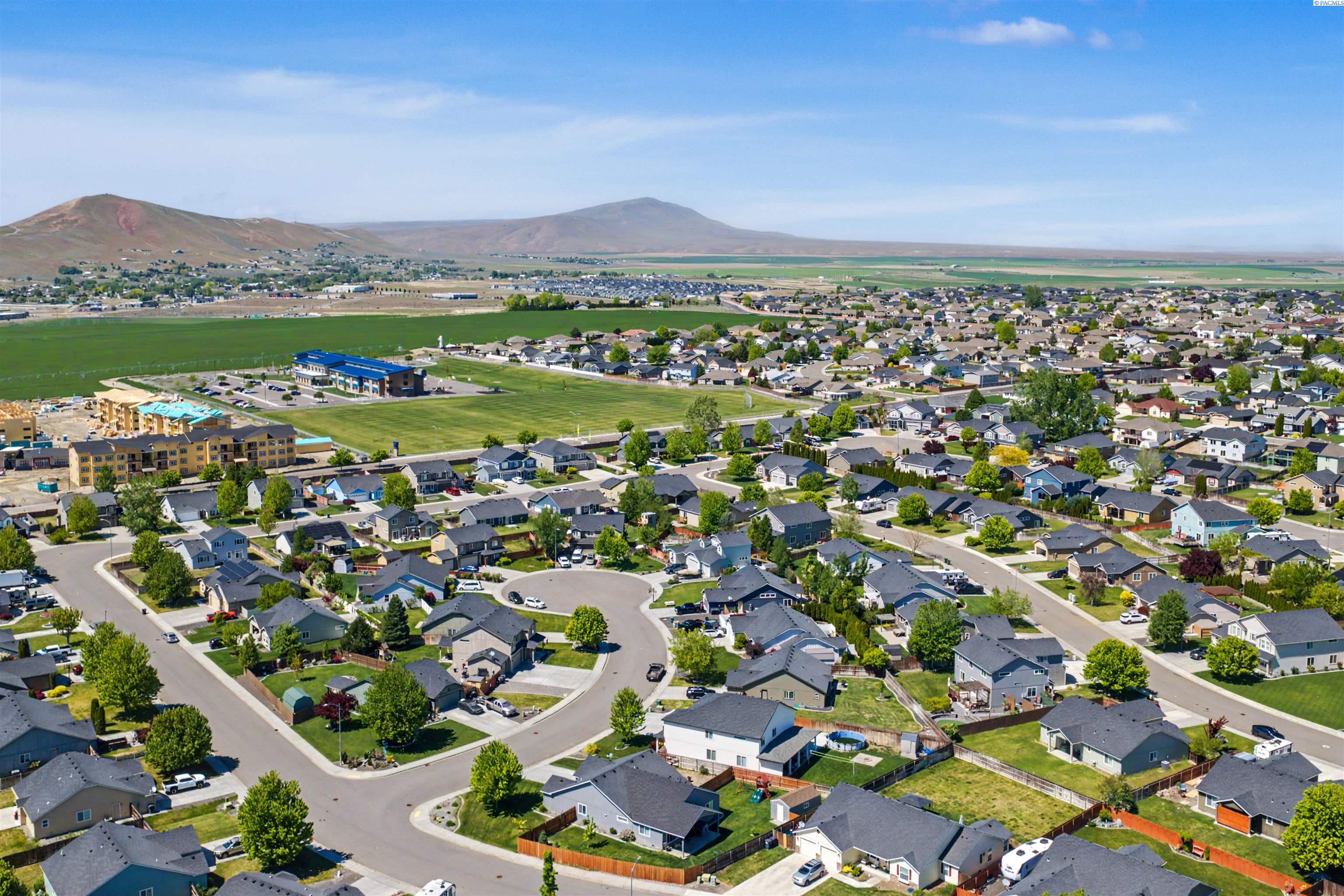 5929 Bluewood St, West Richland, WA 99353