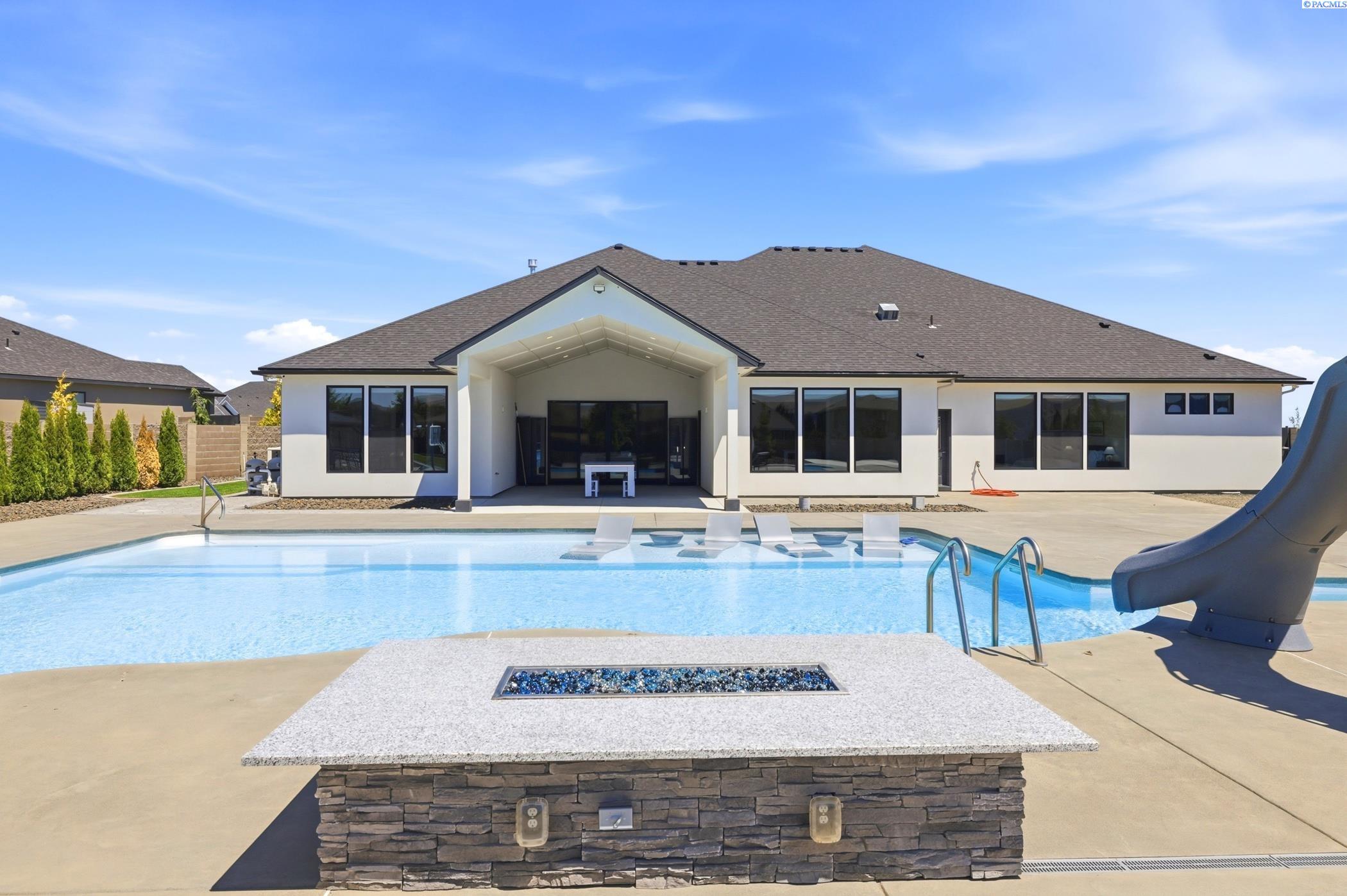 14751 Furlong Ln, Kennewick, WA 99338