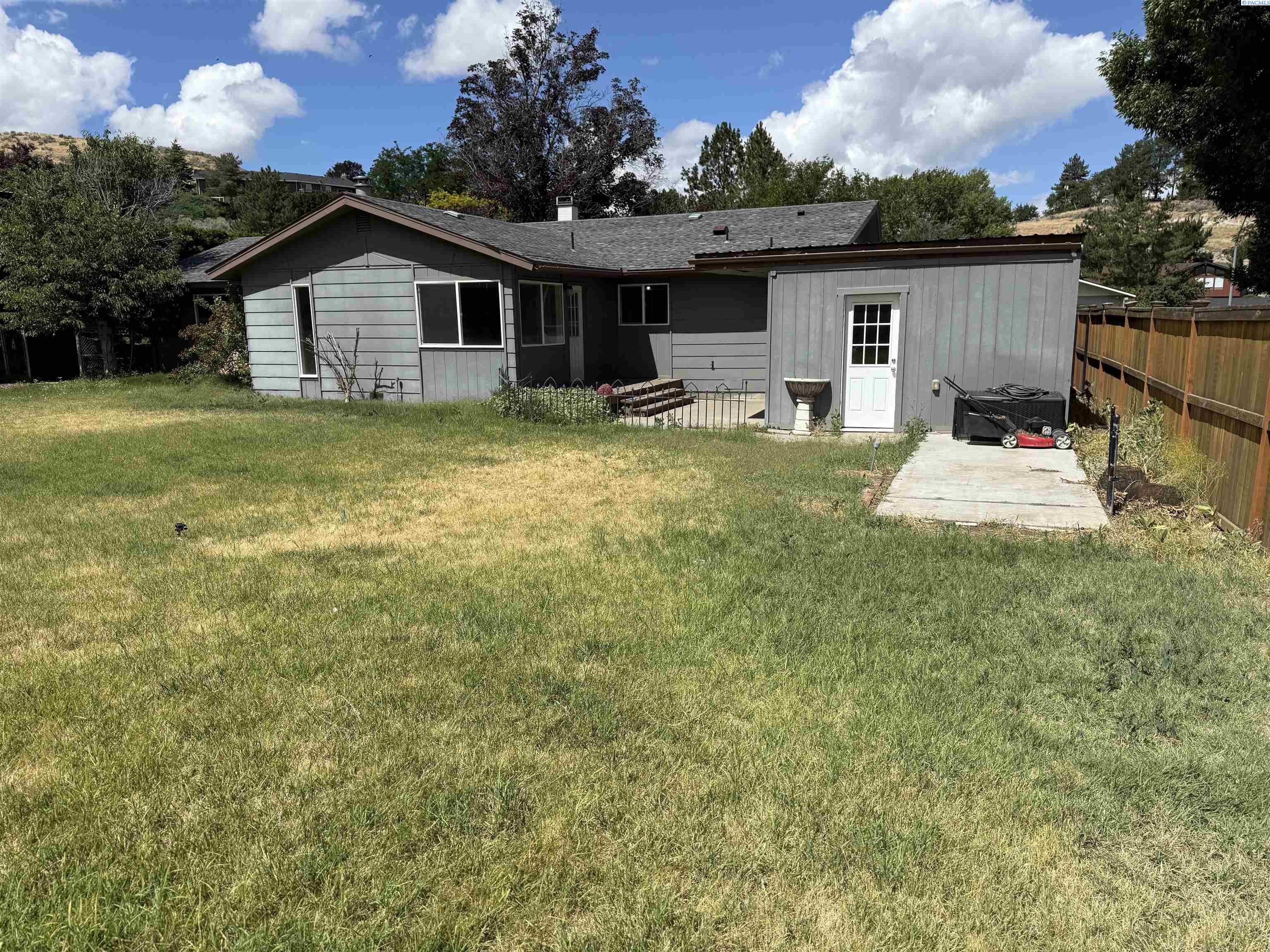 1336 Scenic Dr, Prosser, WA 99350