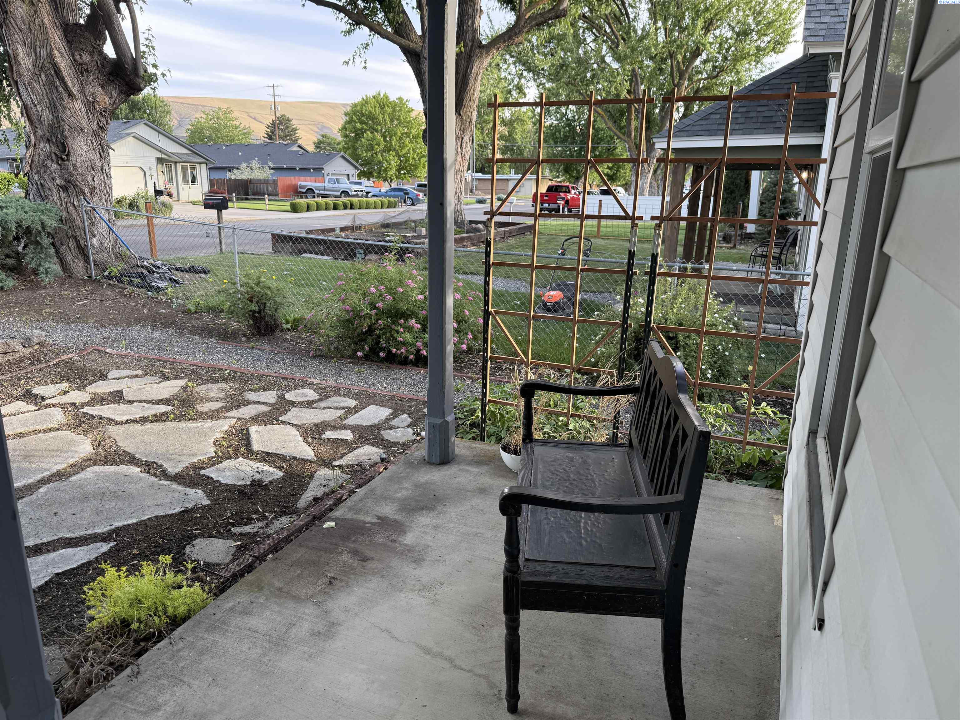 1316 Grant Ave, Prosser, WA 99350