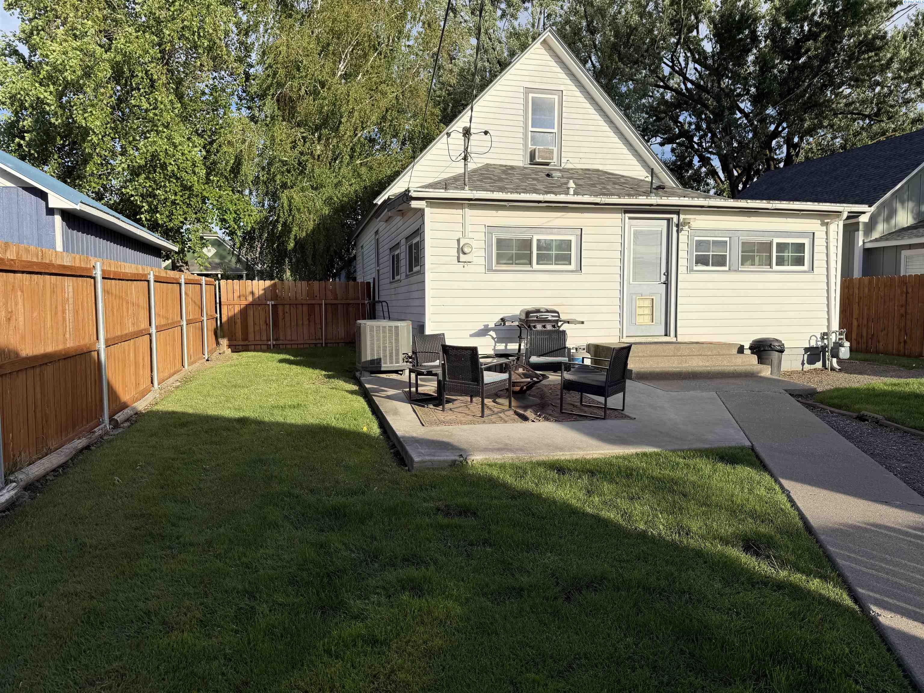 1316 Grant Ave, Prosser, WA 99350