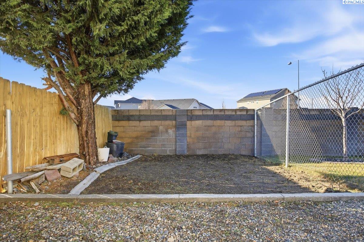 6310 Maryhill Ln, Pasco, WA 99301