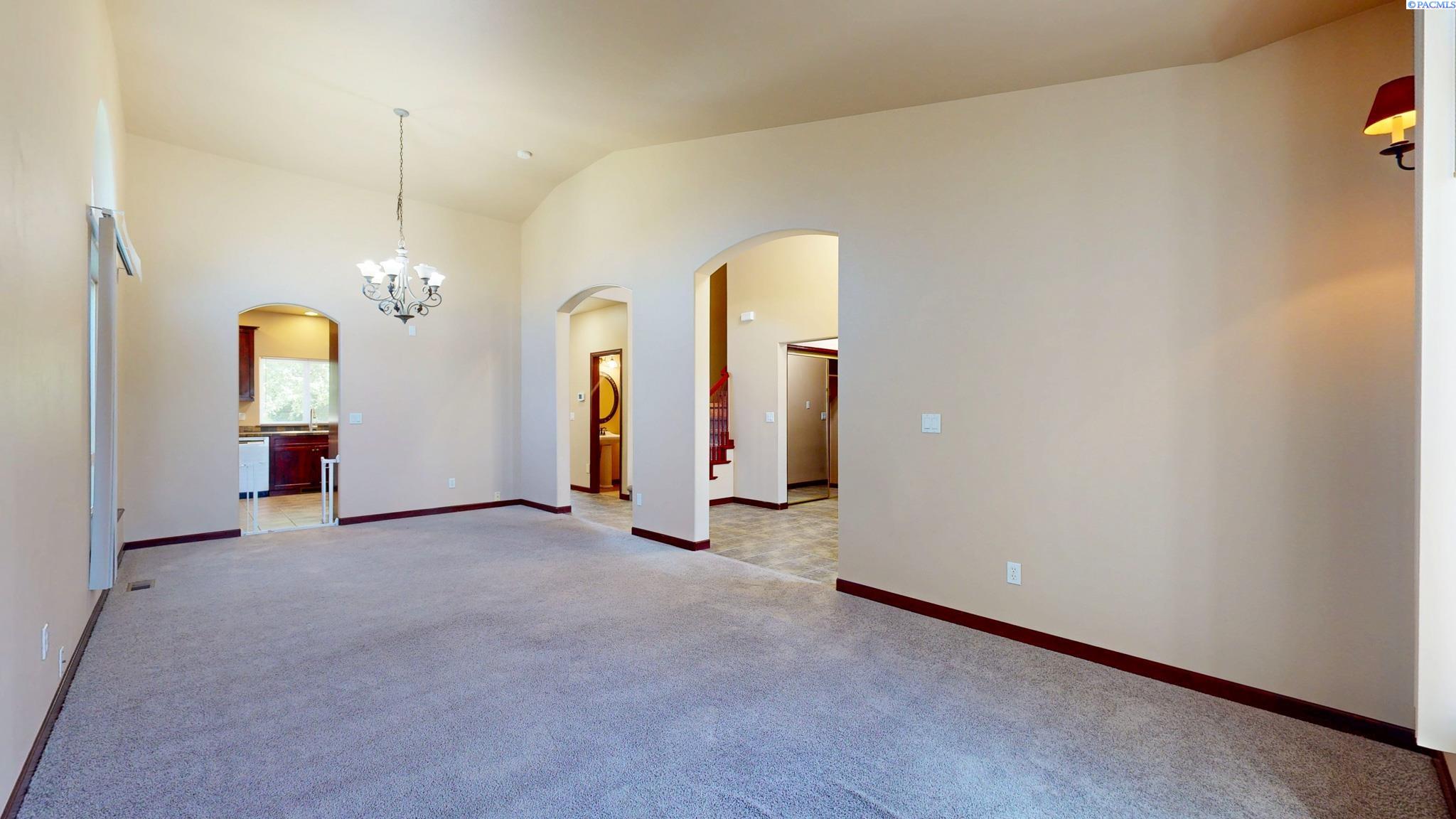 8812 3rd Ave, Kennewick, WA 99336