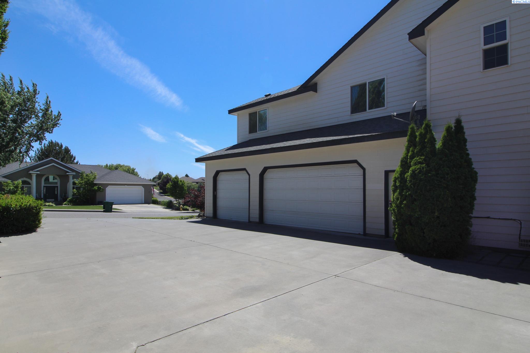 8812 3rd Ave, Kennewick, WA 99336