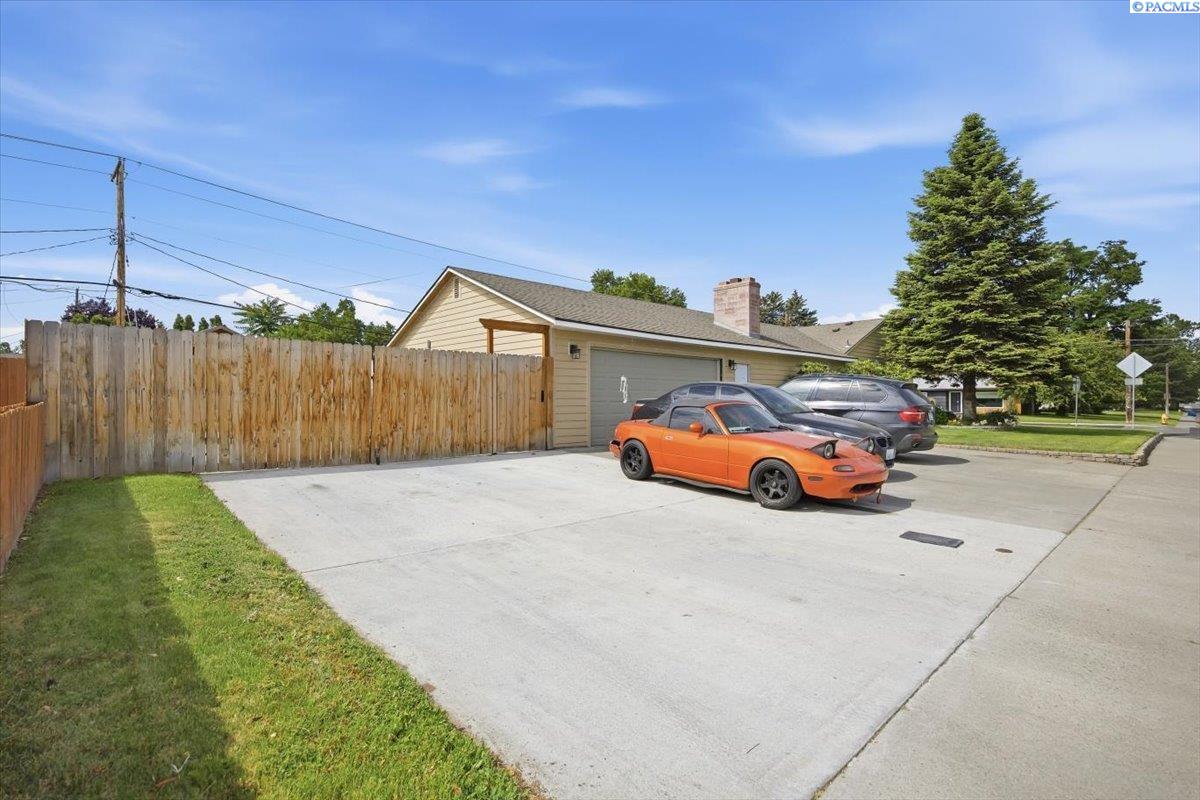 912 Cottonwood Dr, Richland, WA 99352
