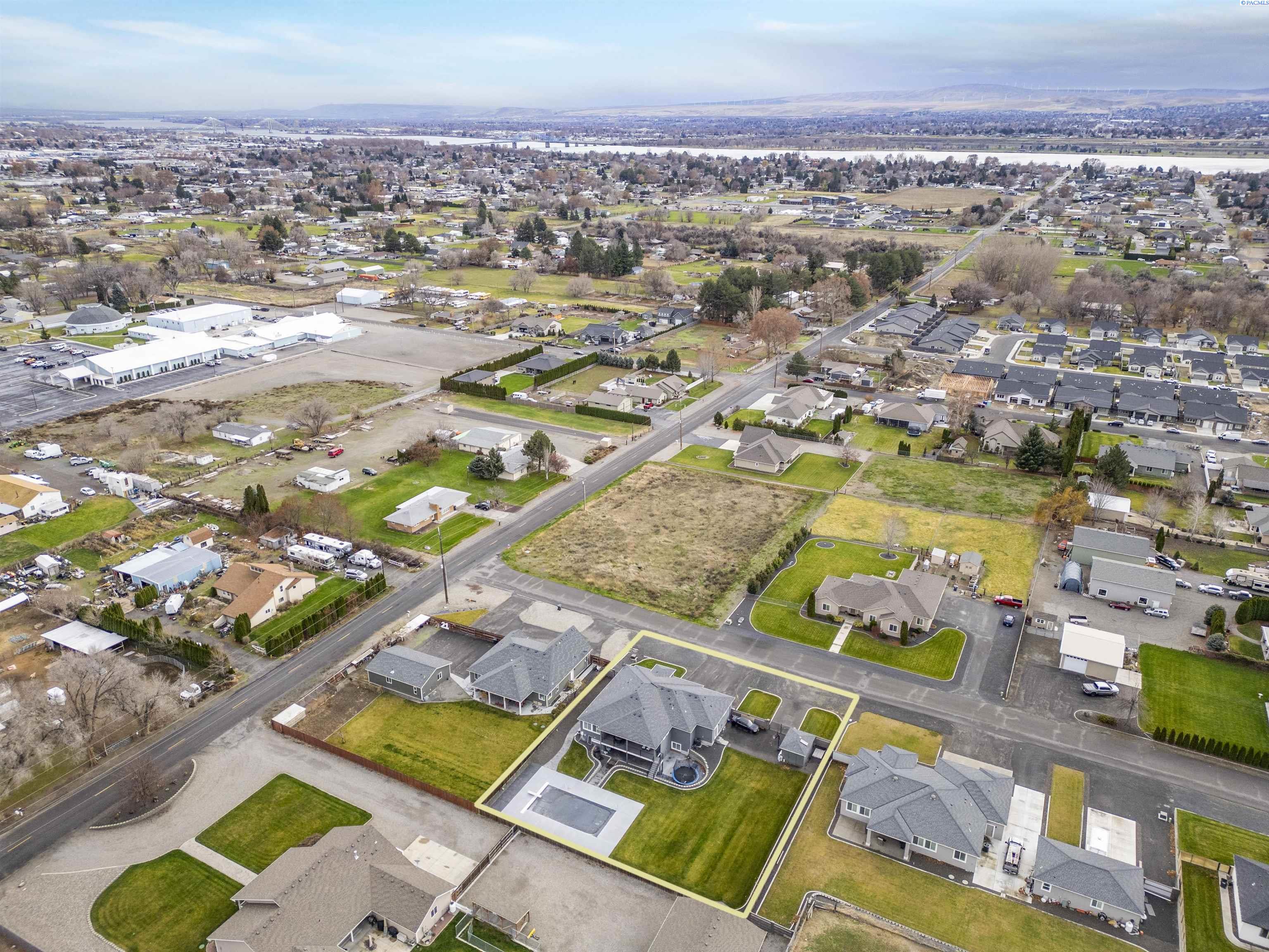 5221 Richardson Rd, Pasco, WA 99301