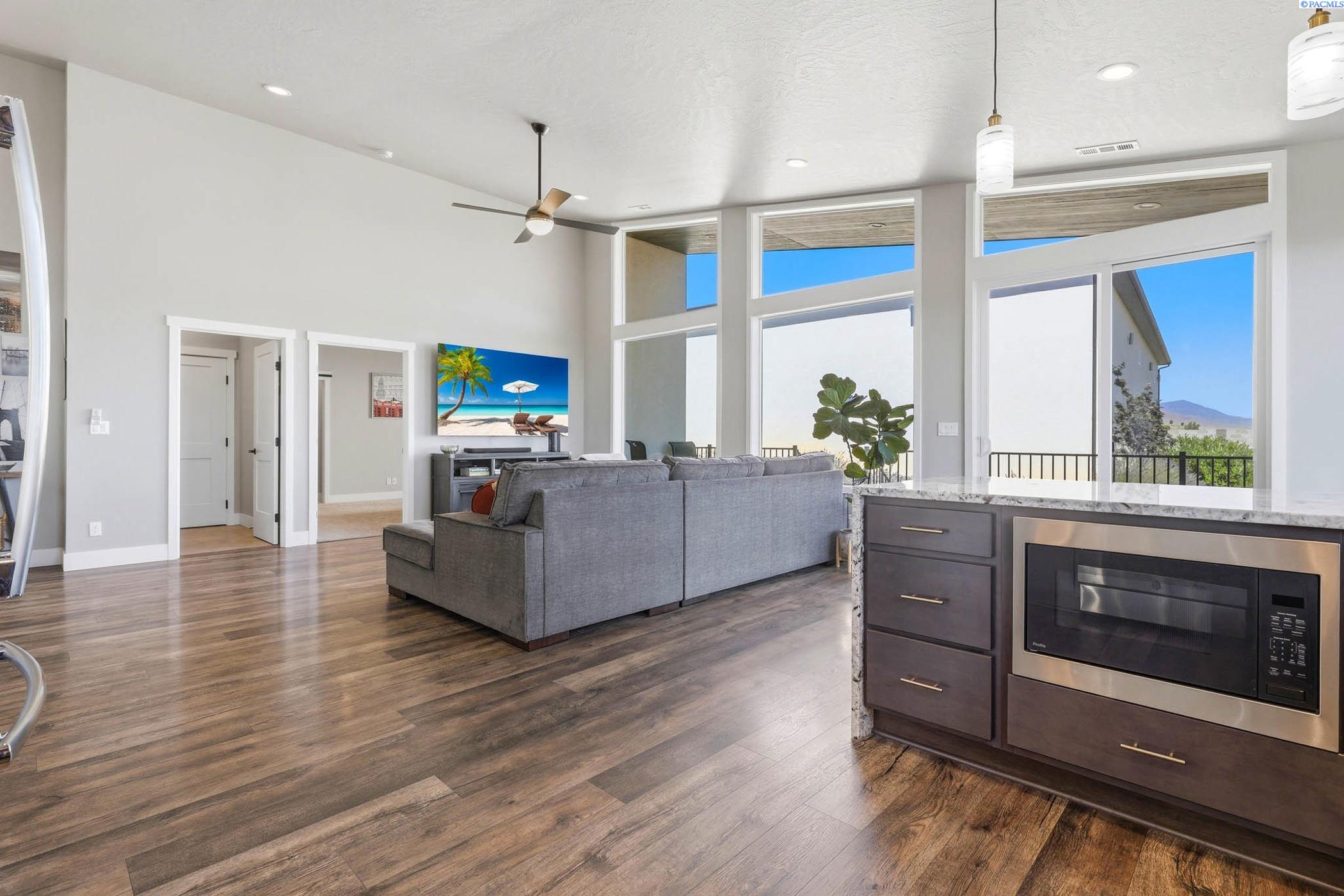 55702 370 Pr Ne, Benton City, WA 99320