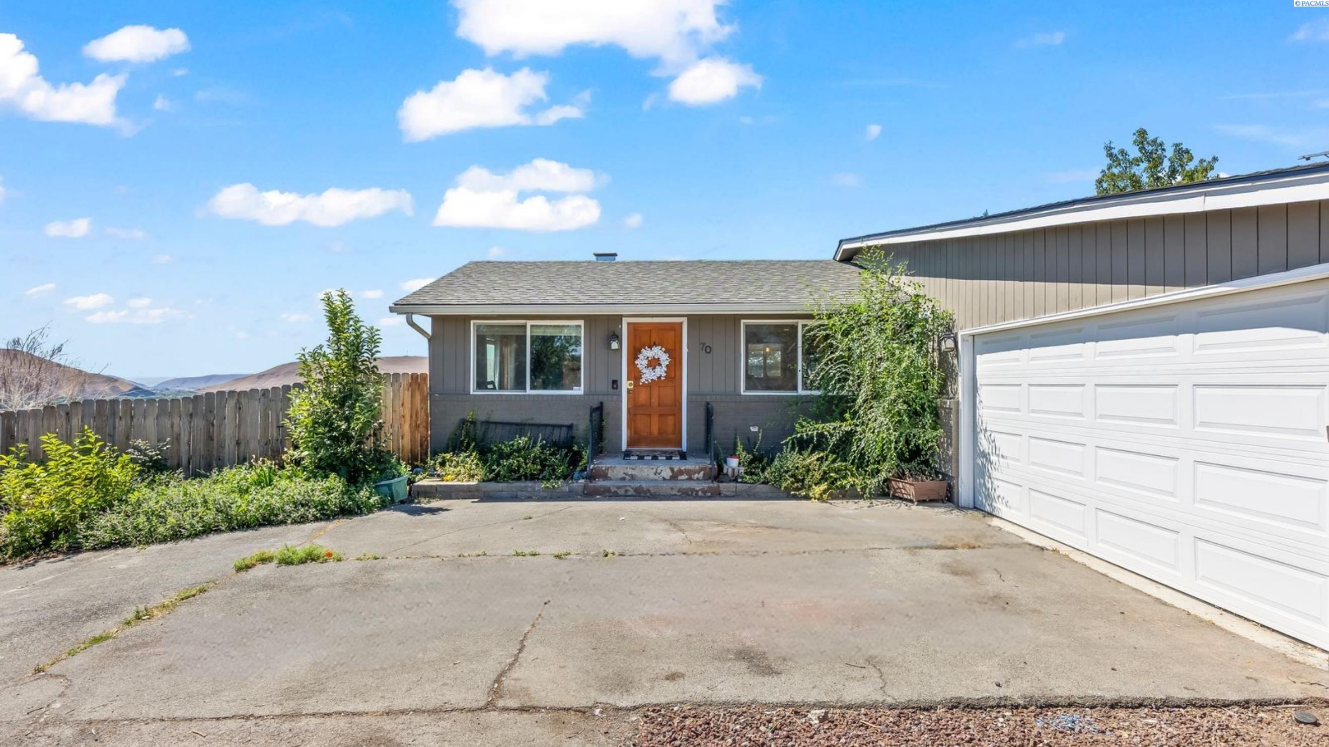 70 Herlou Drive, Selah WA 98942-2720