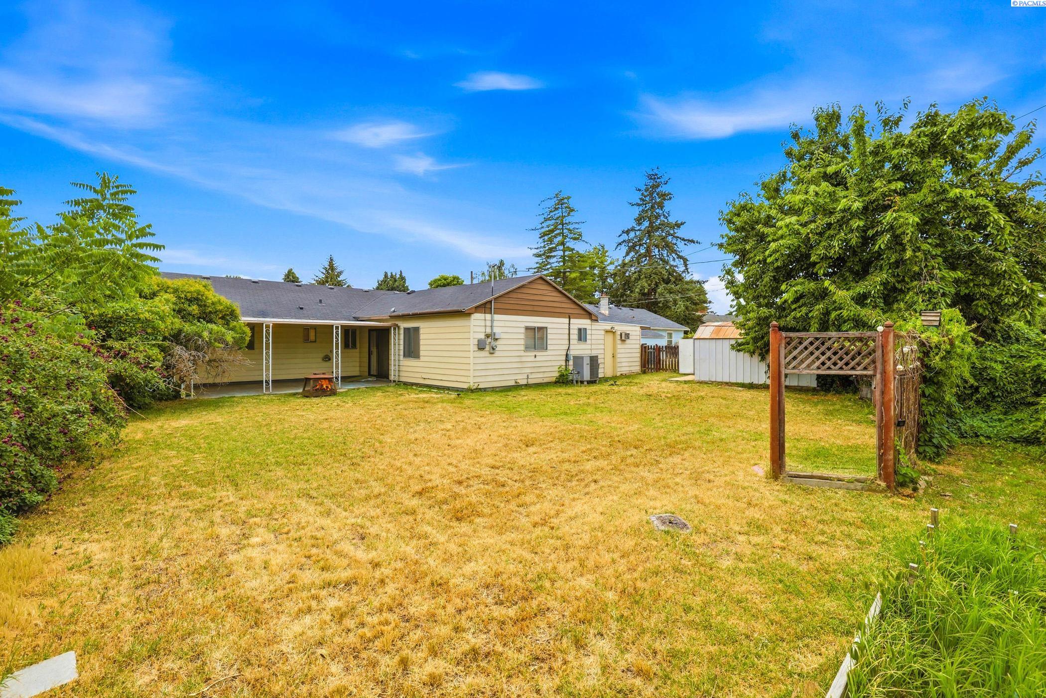 2006 Trippe St, Richland, WA 99354