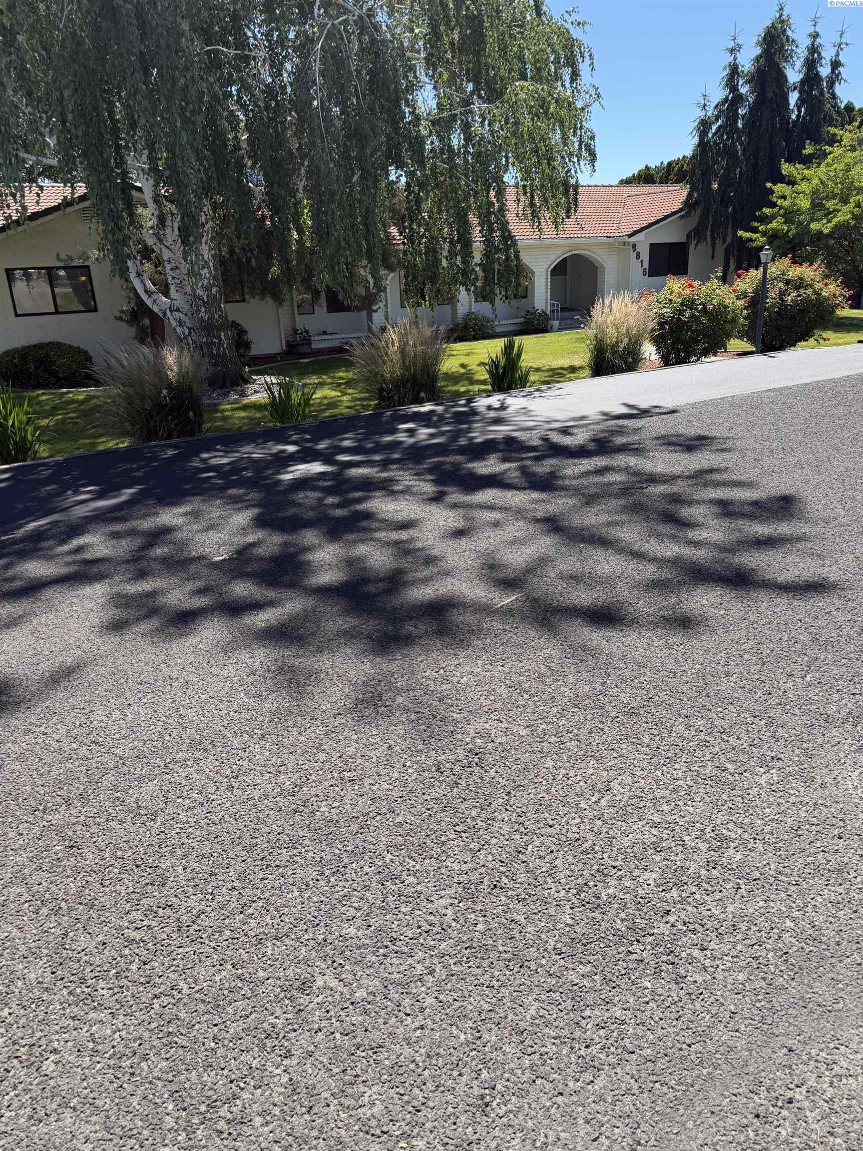 8816 Sunset Trl, Pasco, WA 99301-1654