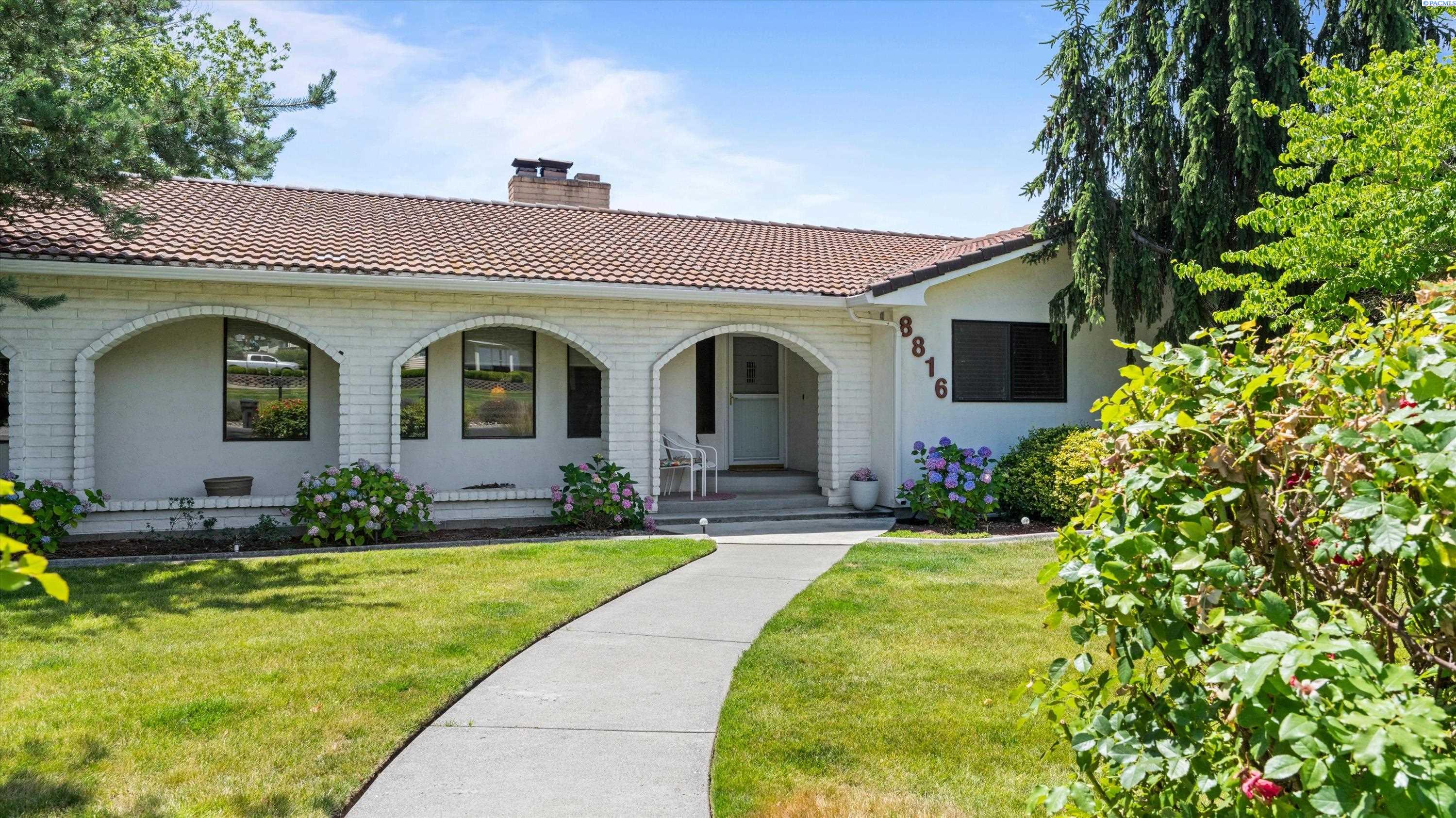 8816 Sunset Trl, Pasco, WA 99301-1654