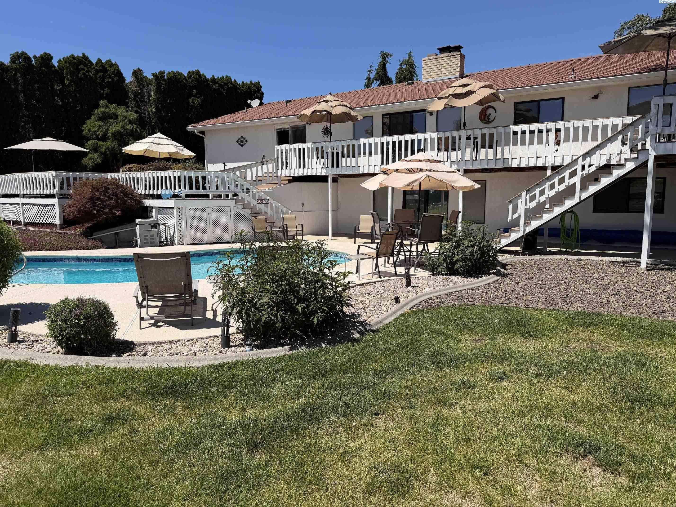8816 Sunset Trl, Pasco, WA 99301-1654