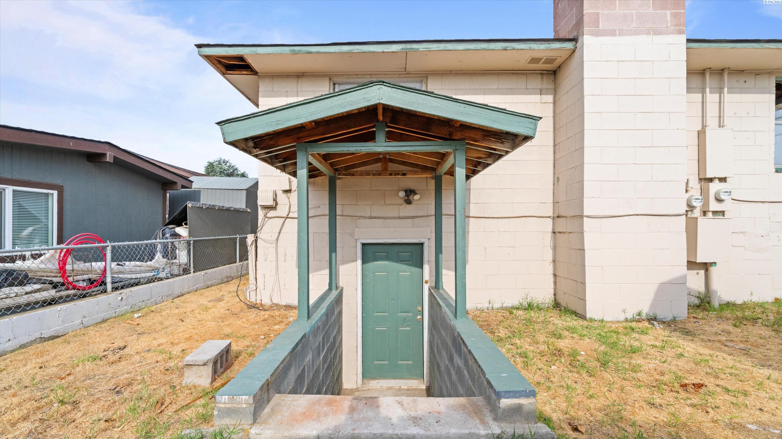 127 Douglas Ave, Pasco, WA 99301