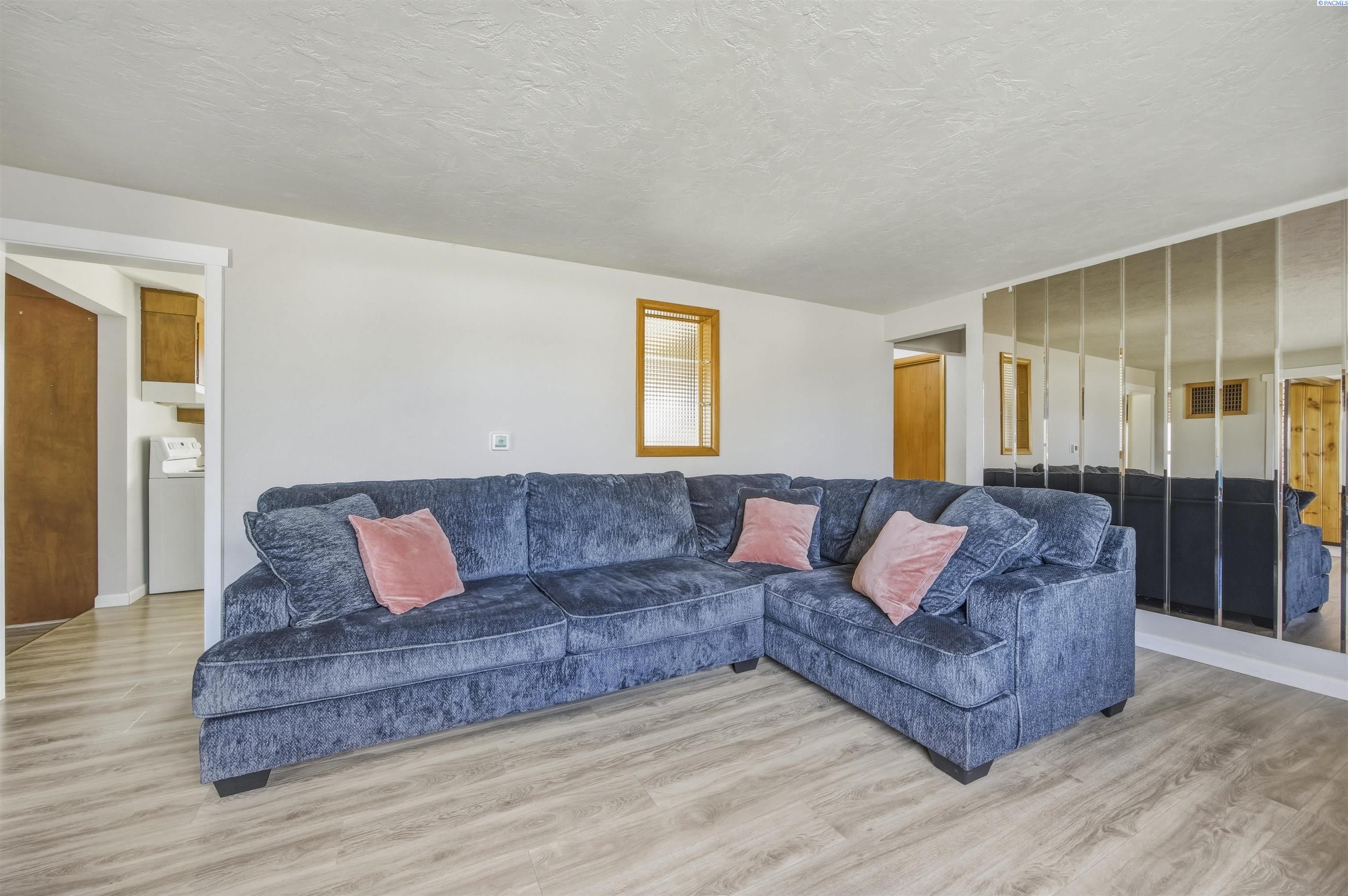 424 Olson St, Kennewick, WA 99336