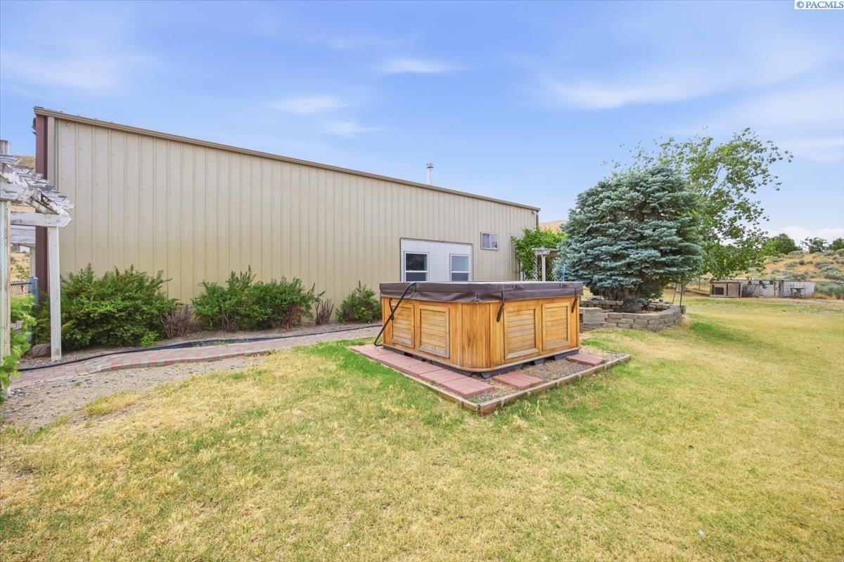 58506 Ponderosa Pr Ne, Benton City, WA 99320
