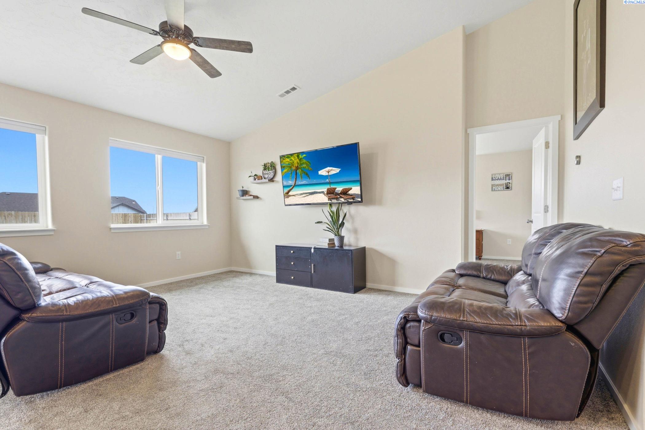 6212 Ramus Ln, Pasco, WA 99301