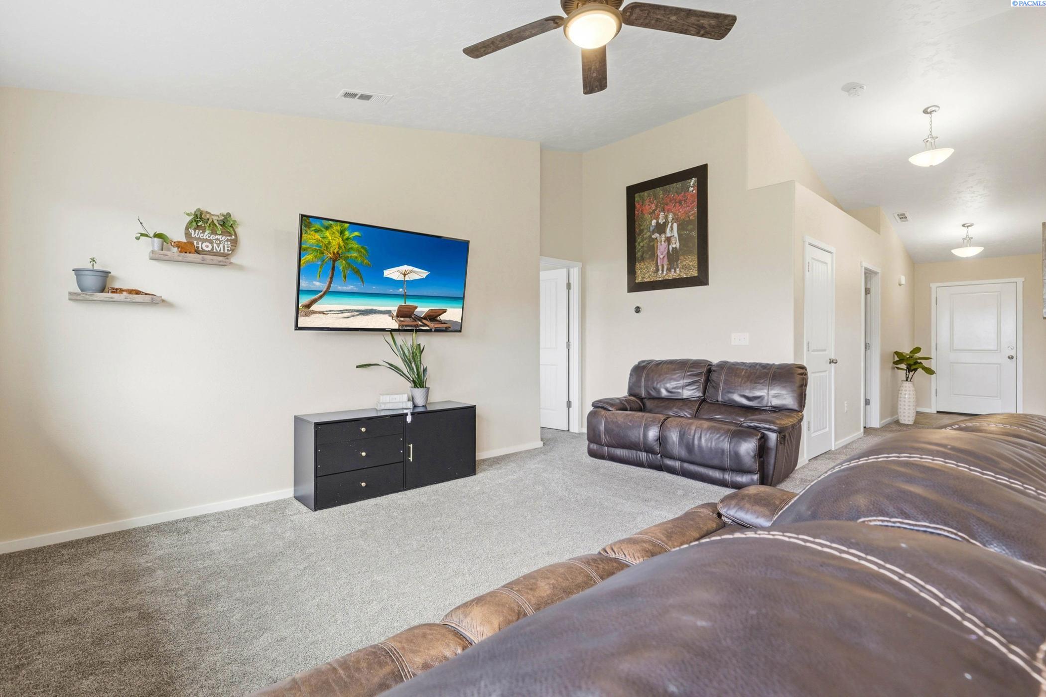 6212 Ramus Ln, Pasco, WA 99301