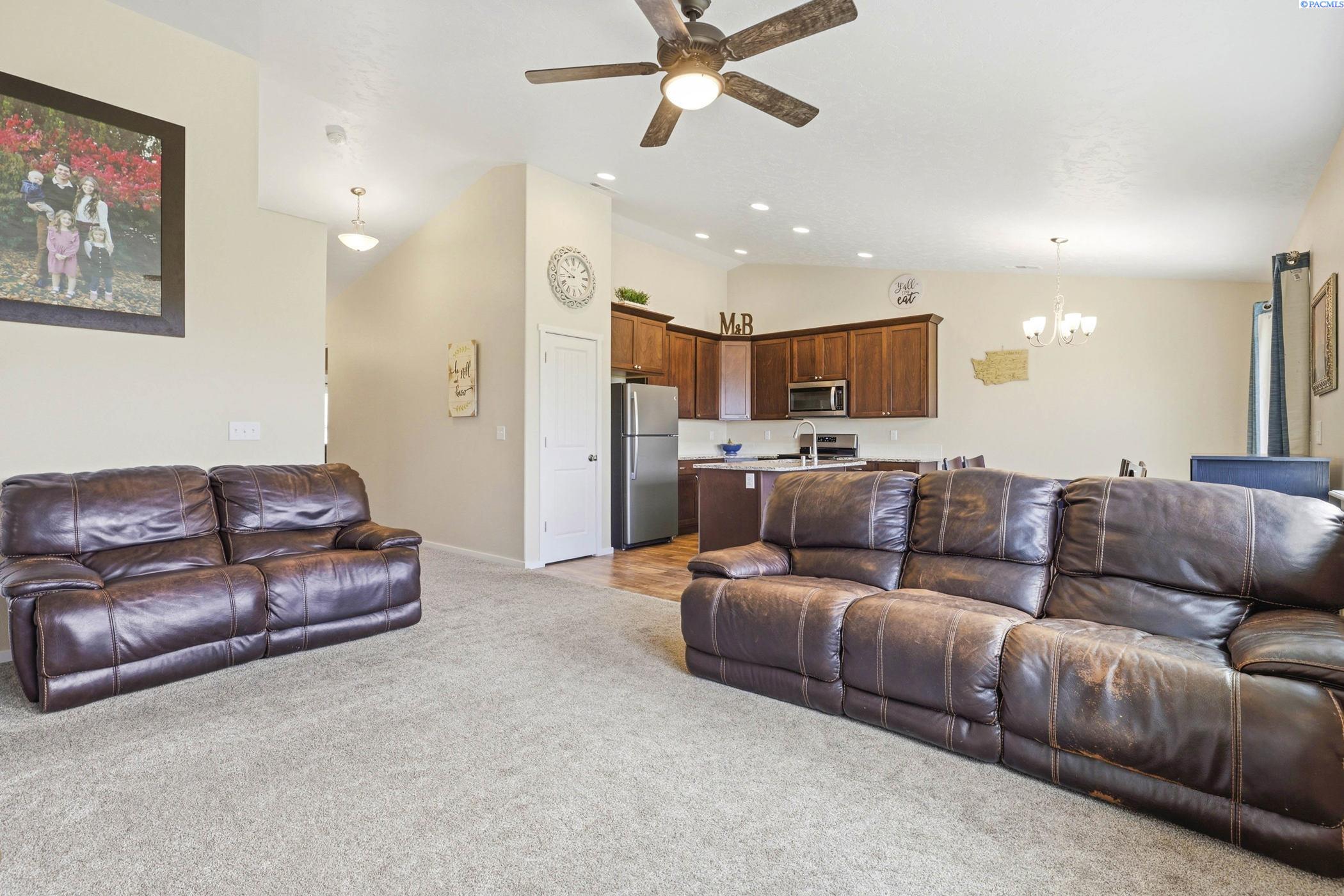 6212 Ramus Ln, Pasco, WA 99301