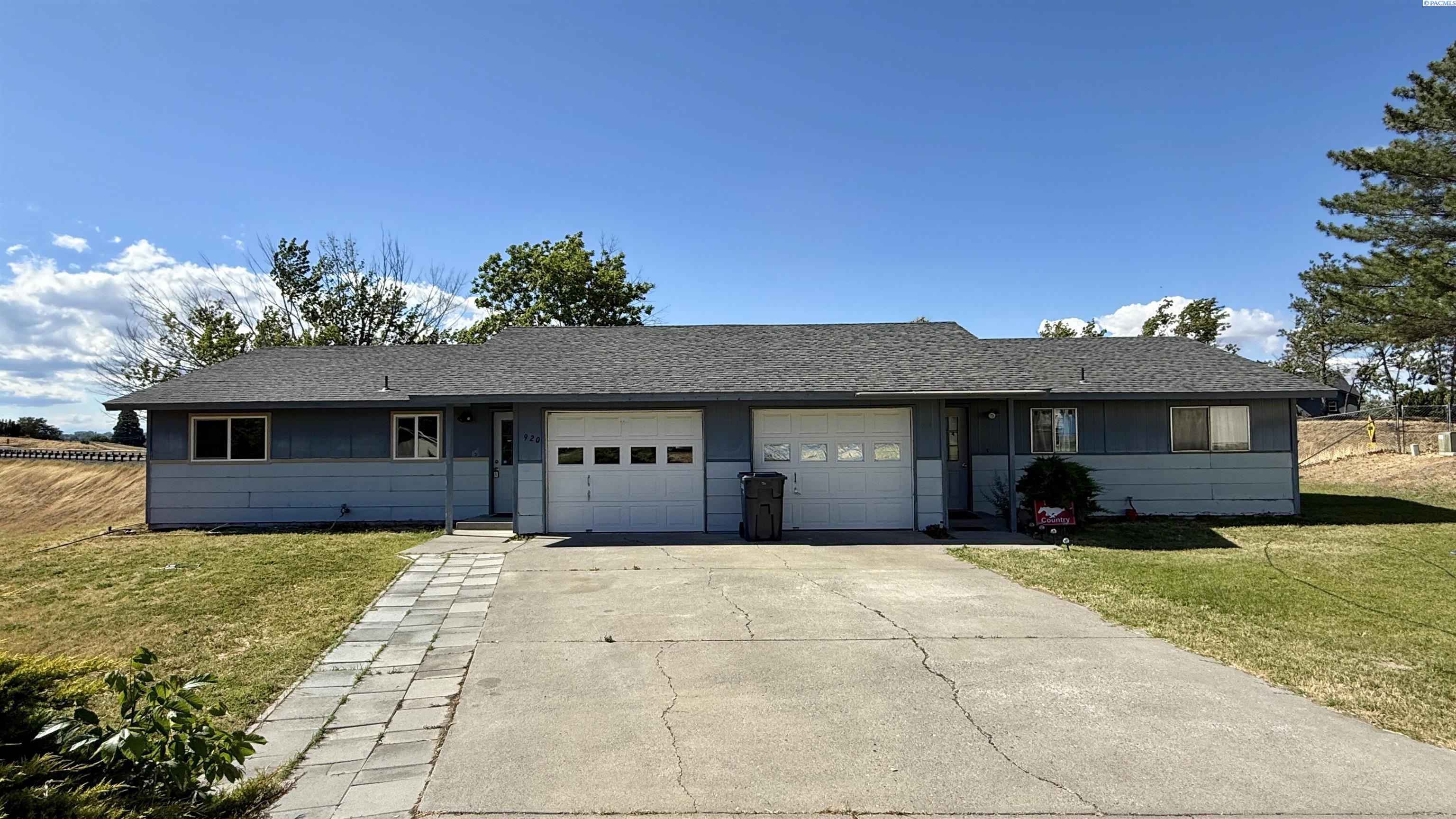 920-924 Burgundy Pl, Prosser, WA 99350