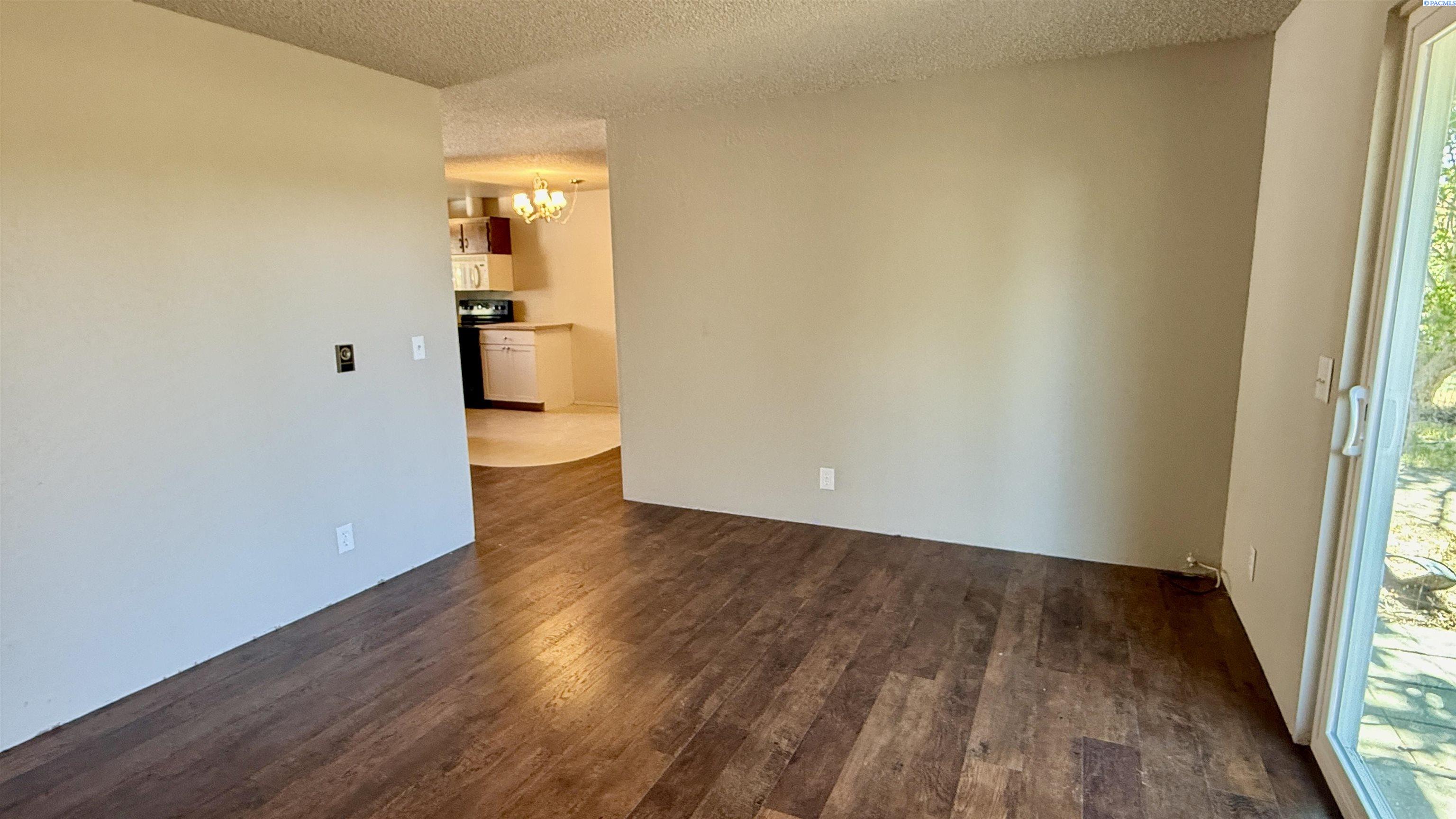 920-924 Burgundy Pl, Prosser, WA 99350