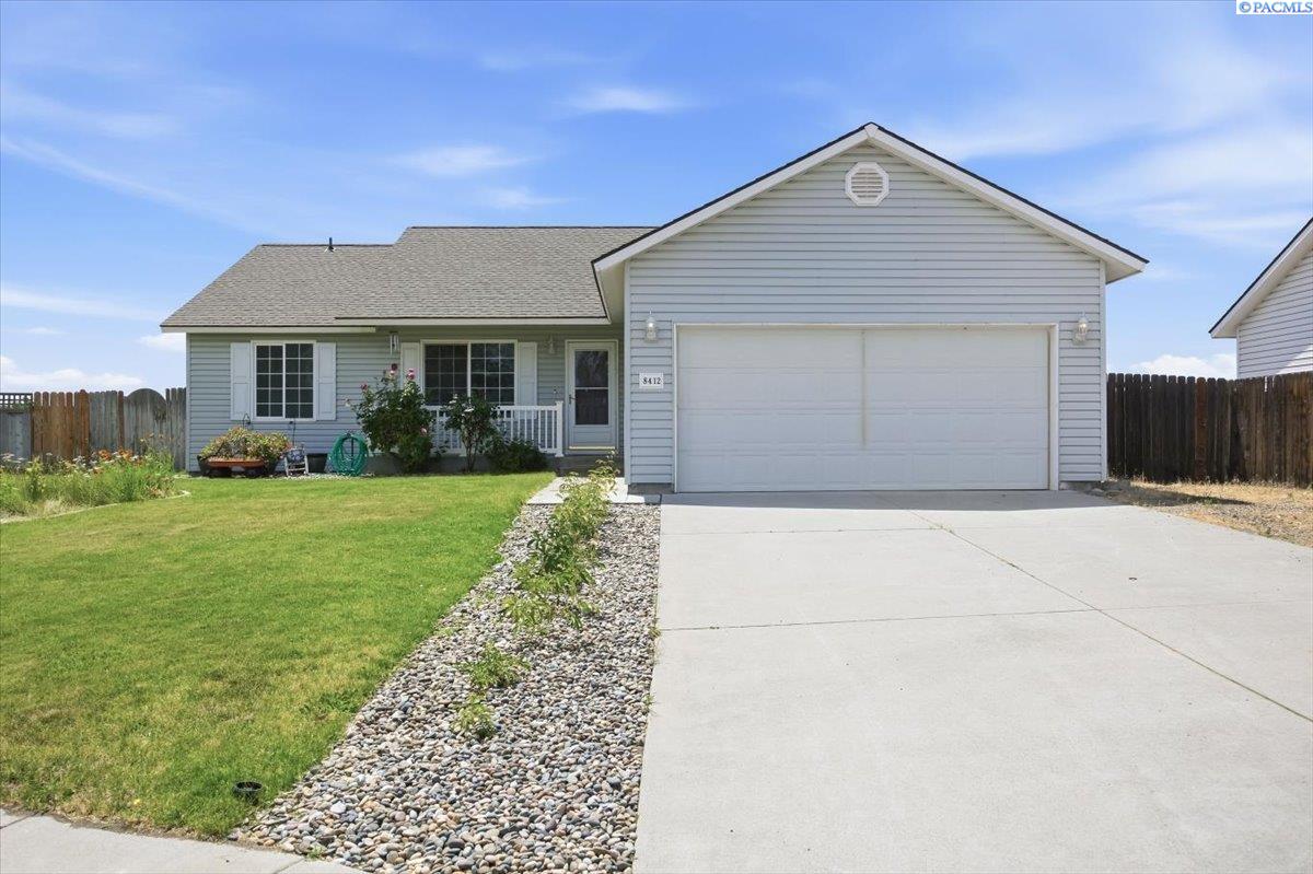 8412 Holborn Ln, Pasco, WA 99301