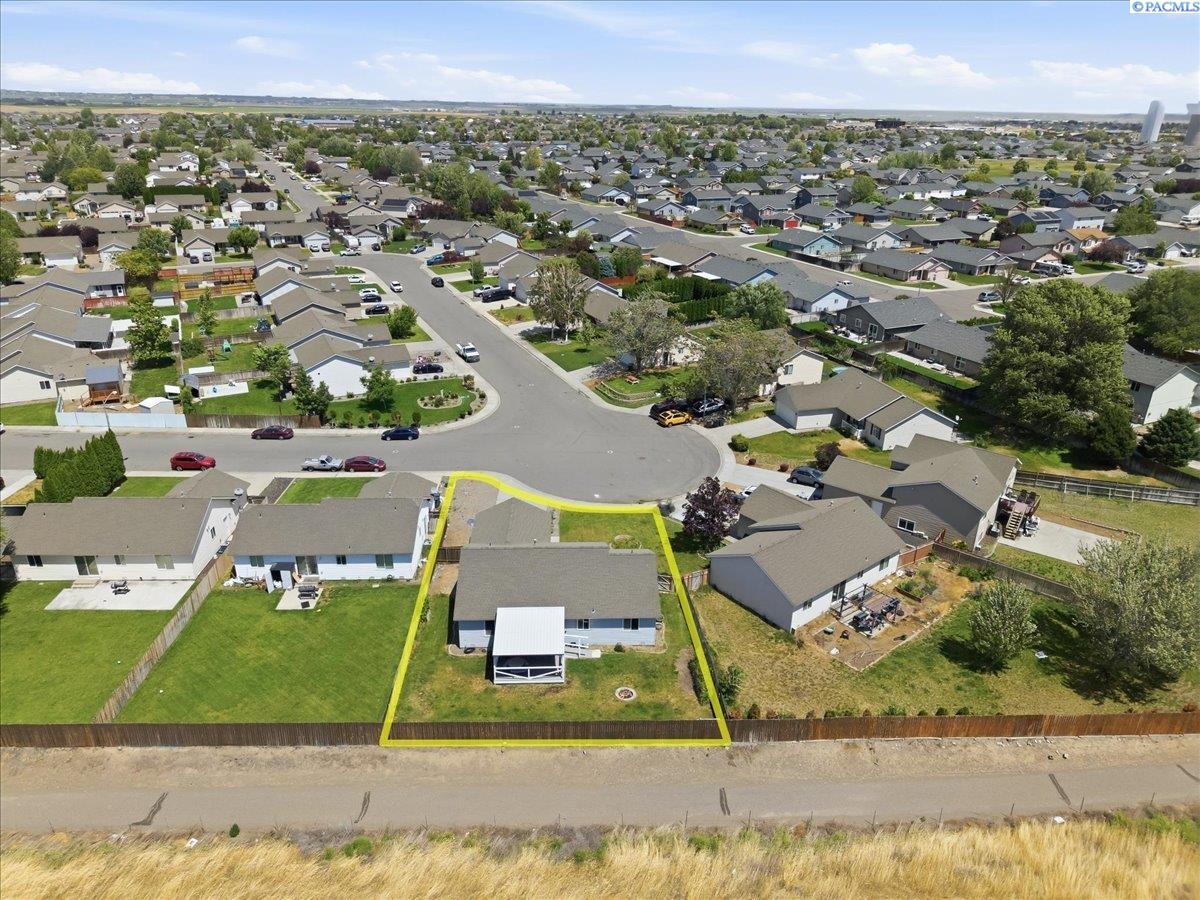 8412 Holborn Ln, Pasco, WA 99301