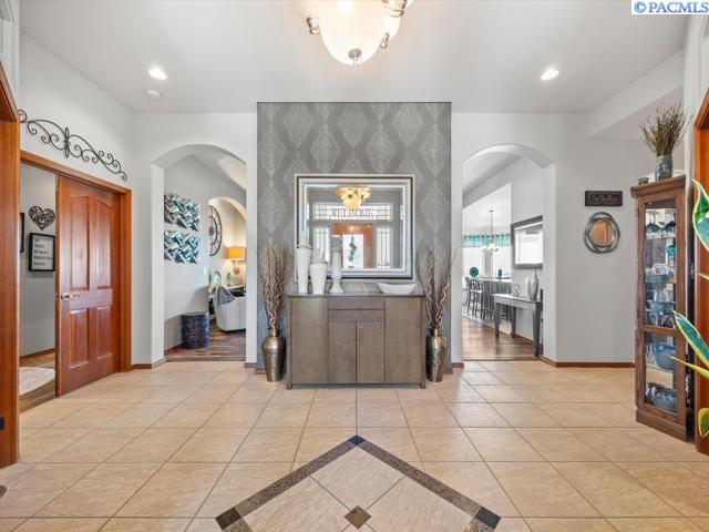 438 Anthony Dr, Richland, WA 99352
