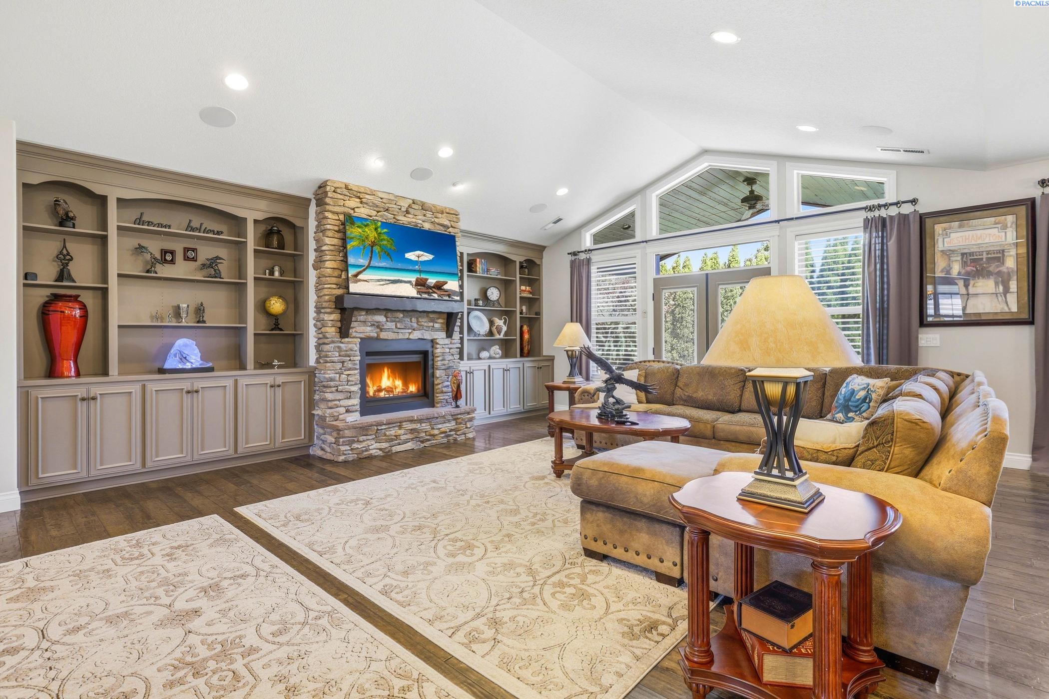 6678 Whitestone St, West Richland, WA 99353