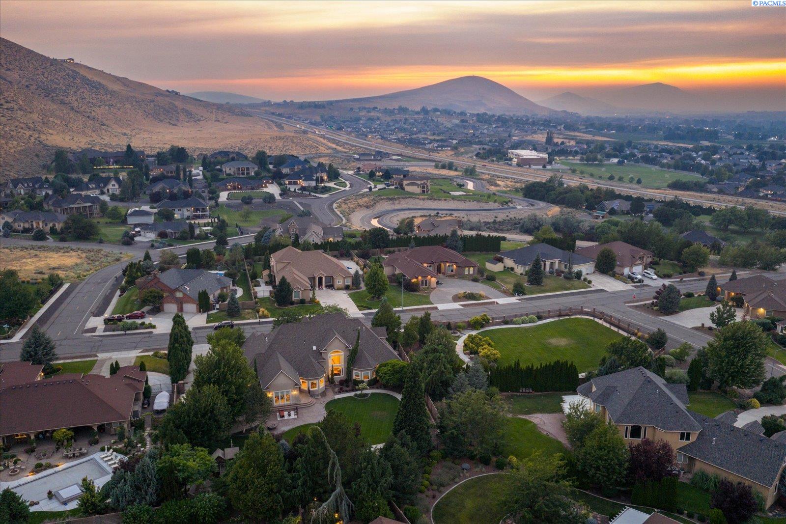 1294 Country Ridge Dr, Richland, WA 99352