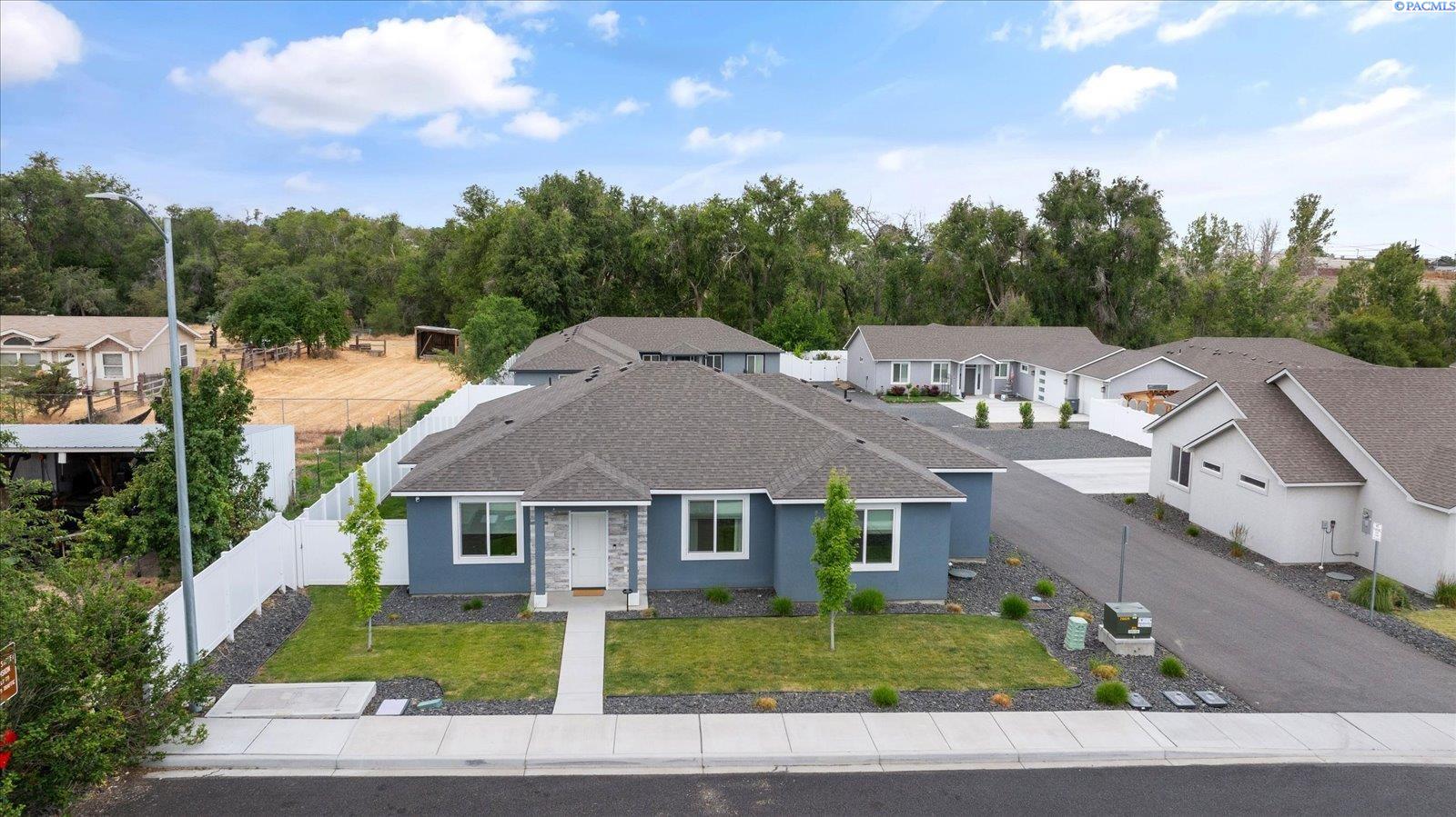1978 S Buntin St, Kennewick WA 99337