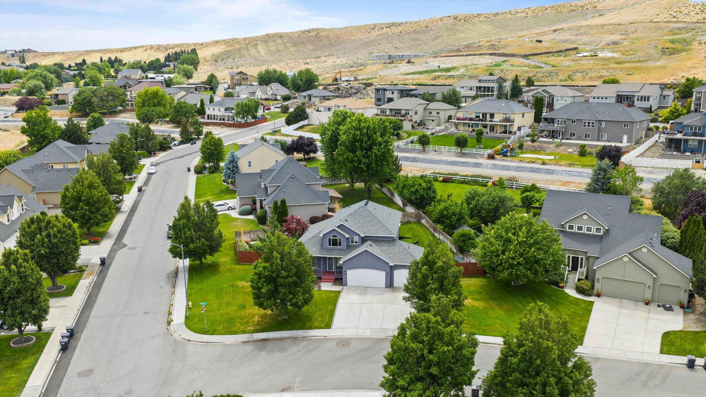 4911 Milky Way, West Richland, WA 99353