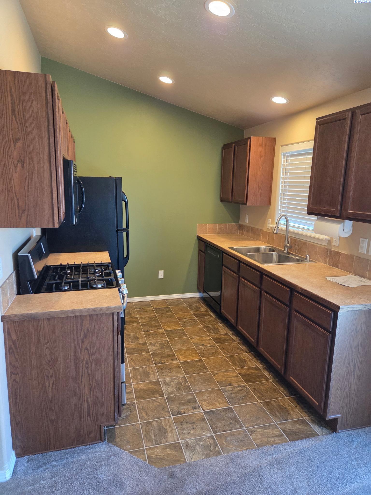 5803 Maryhill Ln, Pasco, WA 99301