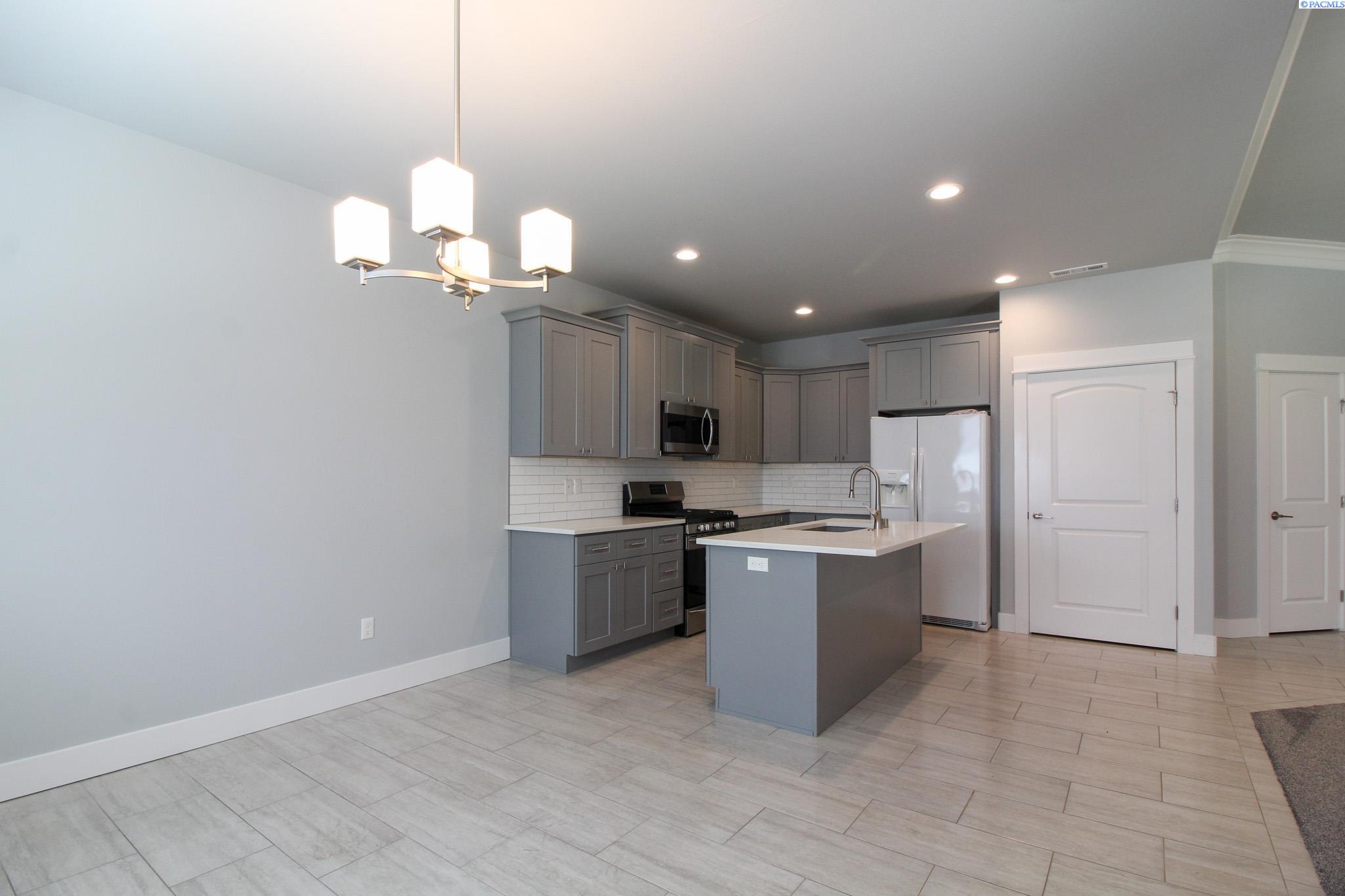 9114 Ruven St, Pasco, WA 99301
