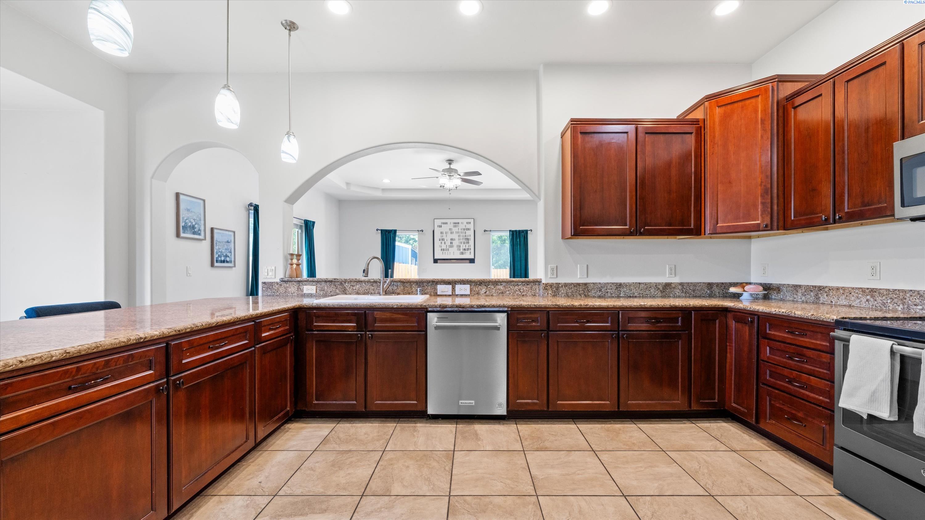 4607 Livingston Rd, Pasco, WA 99301