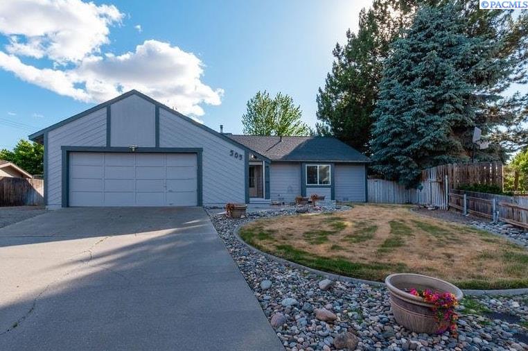 305 Louisiana Pl, Kennewick, WA 99336