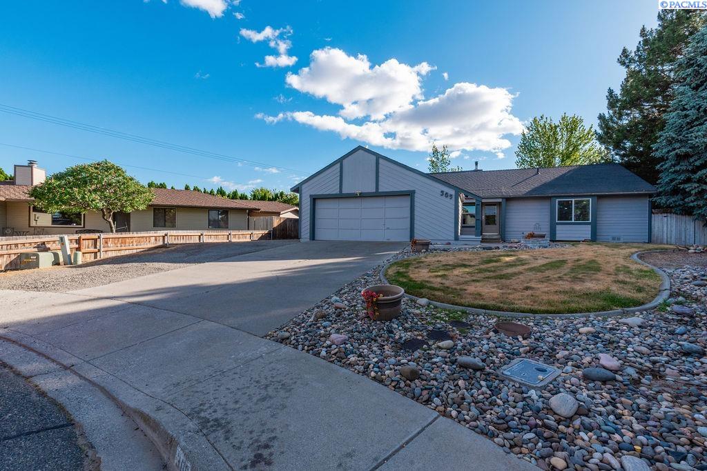 305 Louisiana Pl, Kennewick, WA 99336