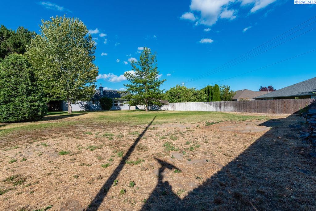 305 Louisiana Pl, Kennewick, WA 99336