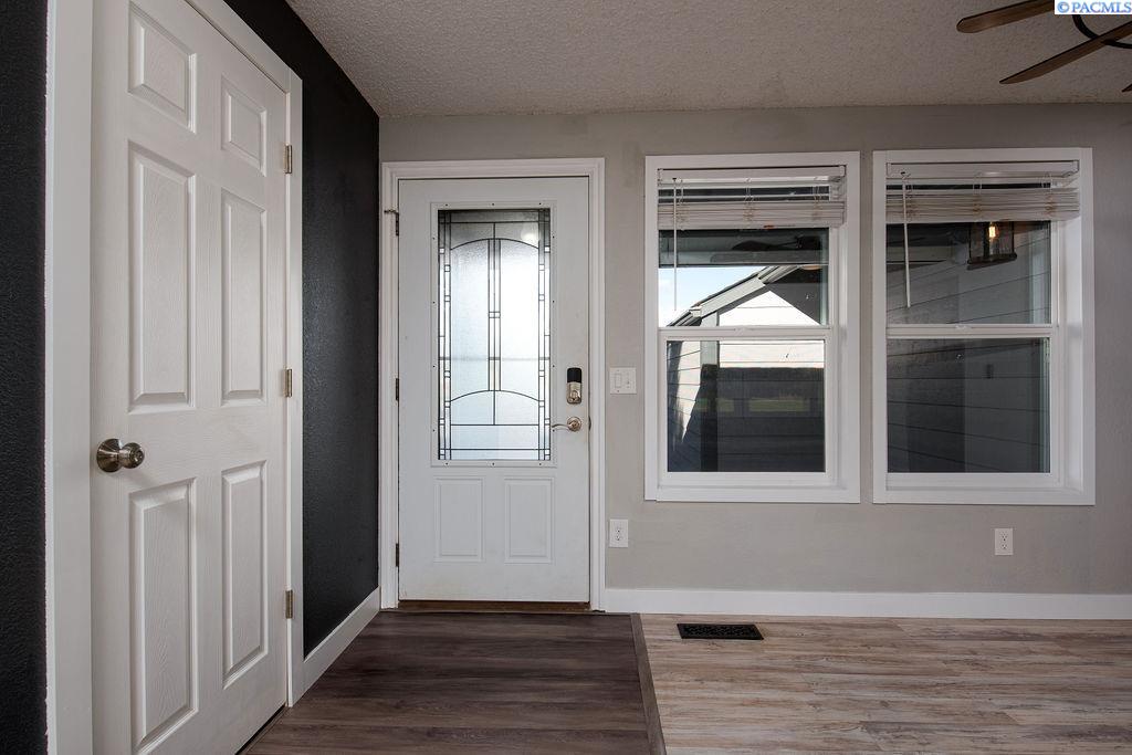 305 Louisiana Pl, Kennewick, WA 99336